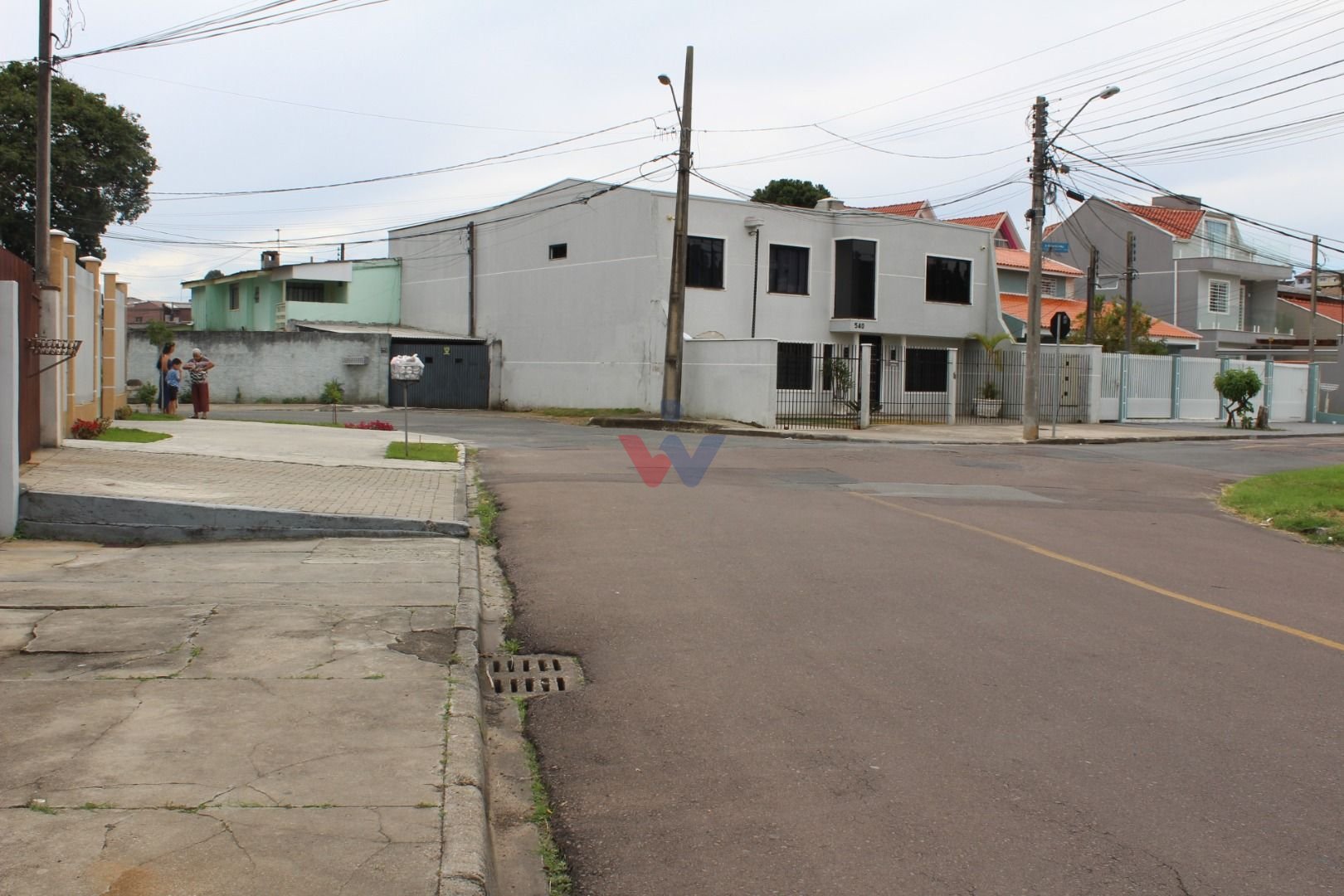 Terreno Guabirotuba - 408 m2- ZR-2, plano, murado, 50 mts da r...