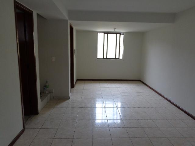 Sobrado com 3 dormitórios para locação, Bairro Alto, Curitiba ...