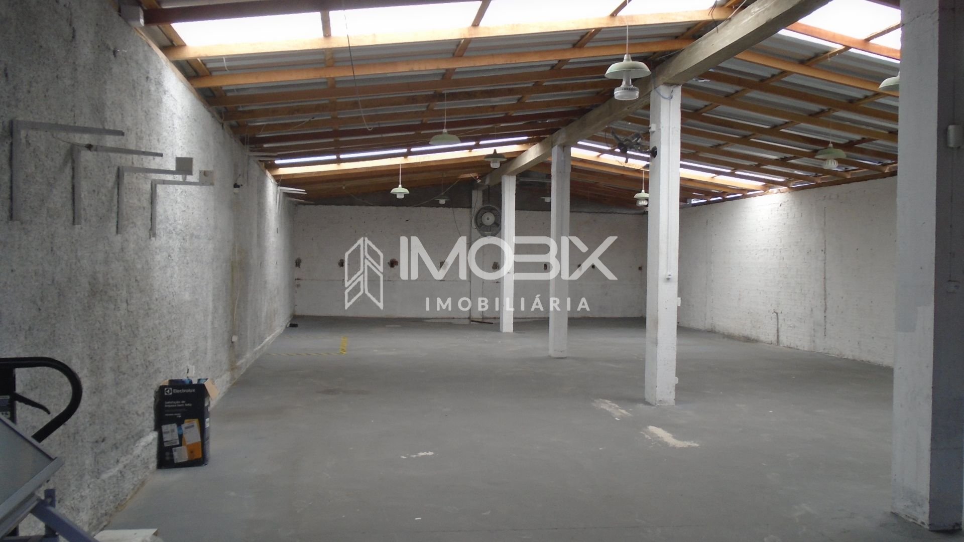 Excelente barracão 380m2, terreno 500 m2, regiao alta R  750 m...