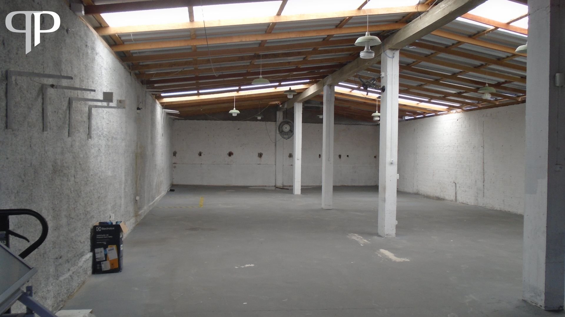 Excelente barracão 380m2, terreno 500 m2, regiao alta R  750 m...