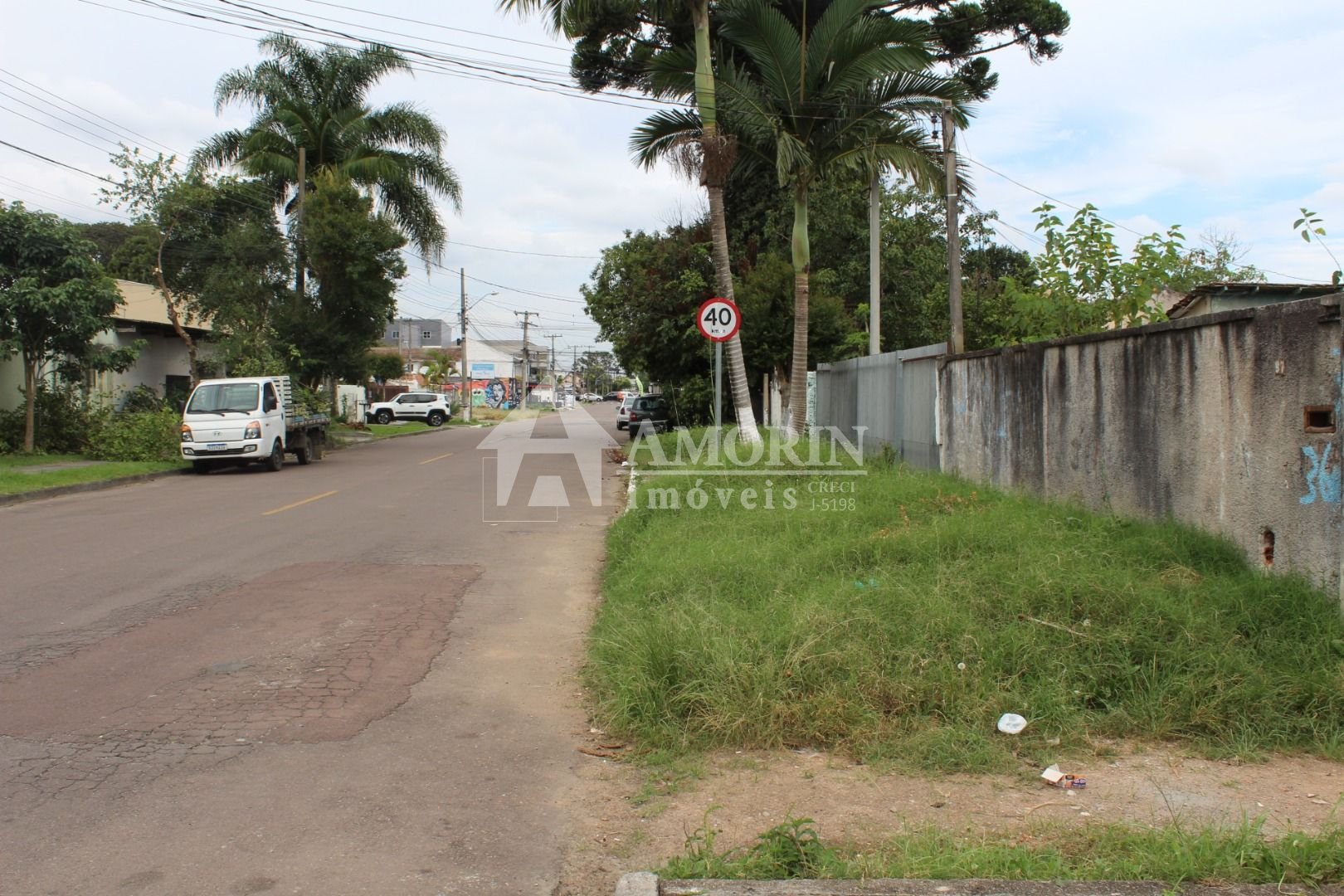 Terreno Guabirotuba - 408 m2- ZR-2, plano, murado, 50 mts da r...