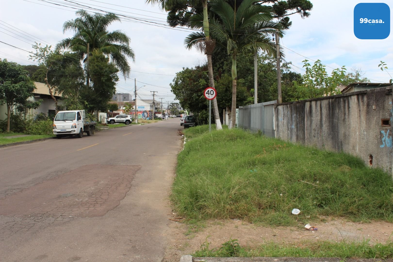 Terreno Guabirotuba - 408 m2- ZR-2, plano, murado, 50 mts da r...