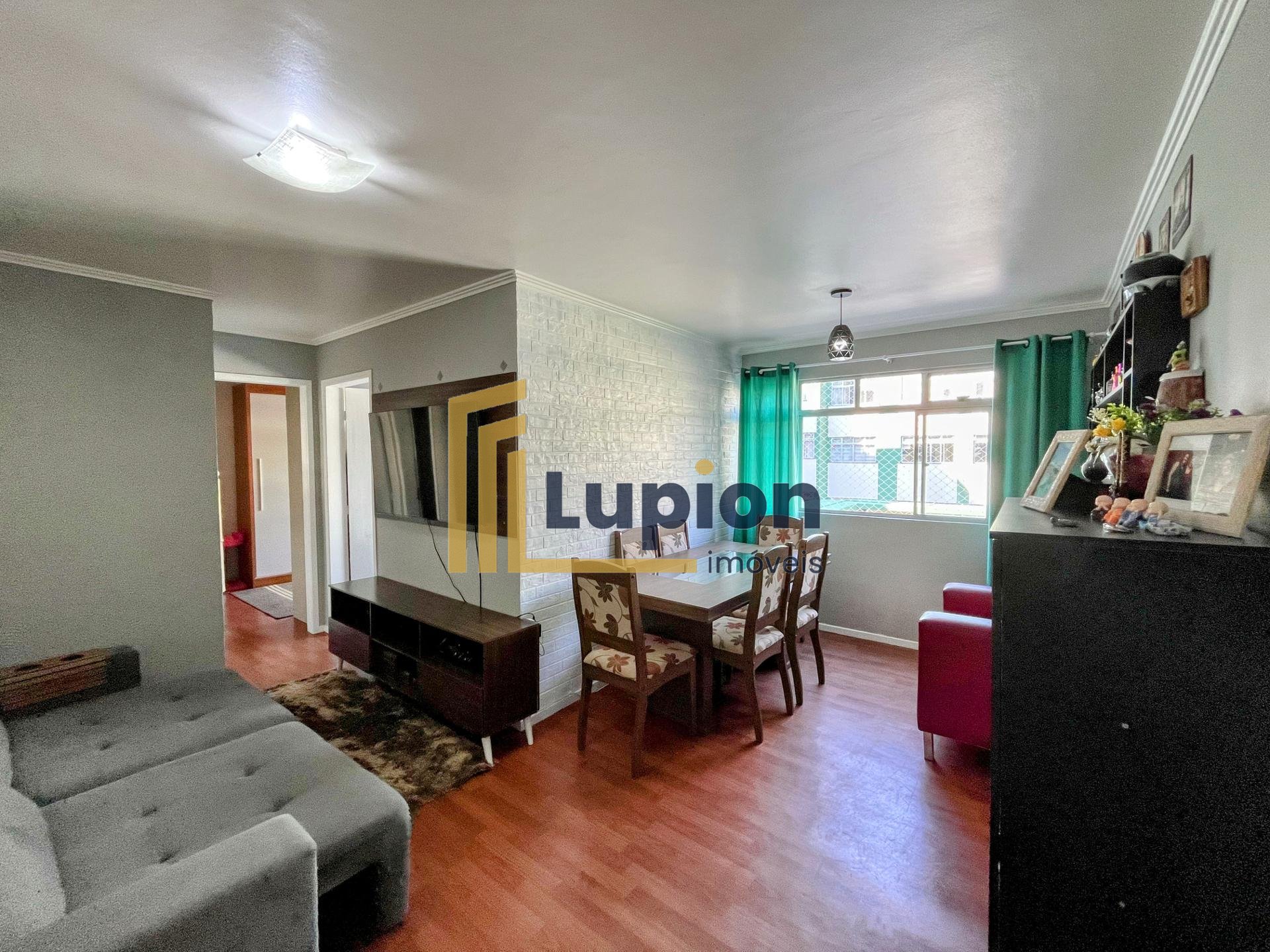 Amplo Apartamento de 2 quartos no Xaxim, oportunidade única    