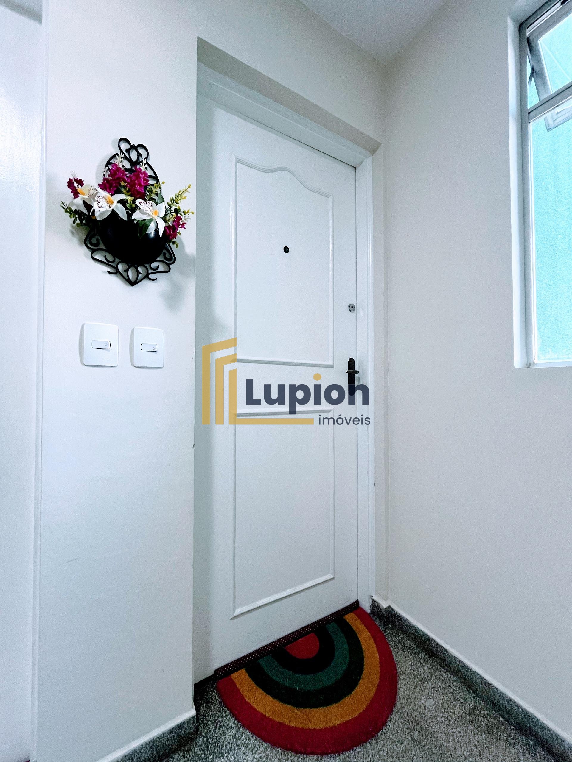 Amplo Apartamento de 2 quartos no Xaxim, oportunidade única    