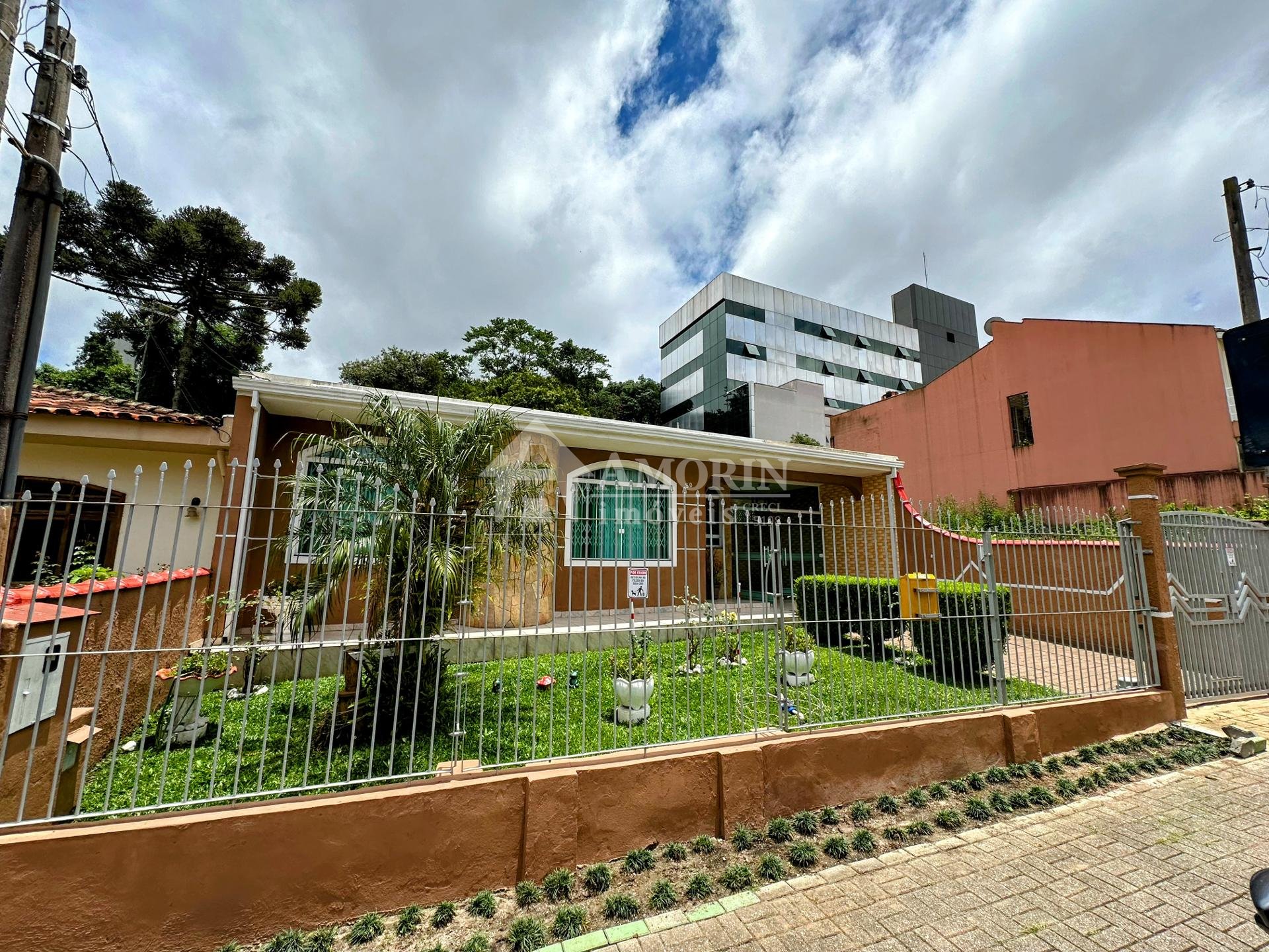 Residência Térrea no Portão a 100 metros da Arthur Bernardes