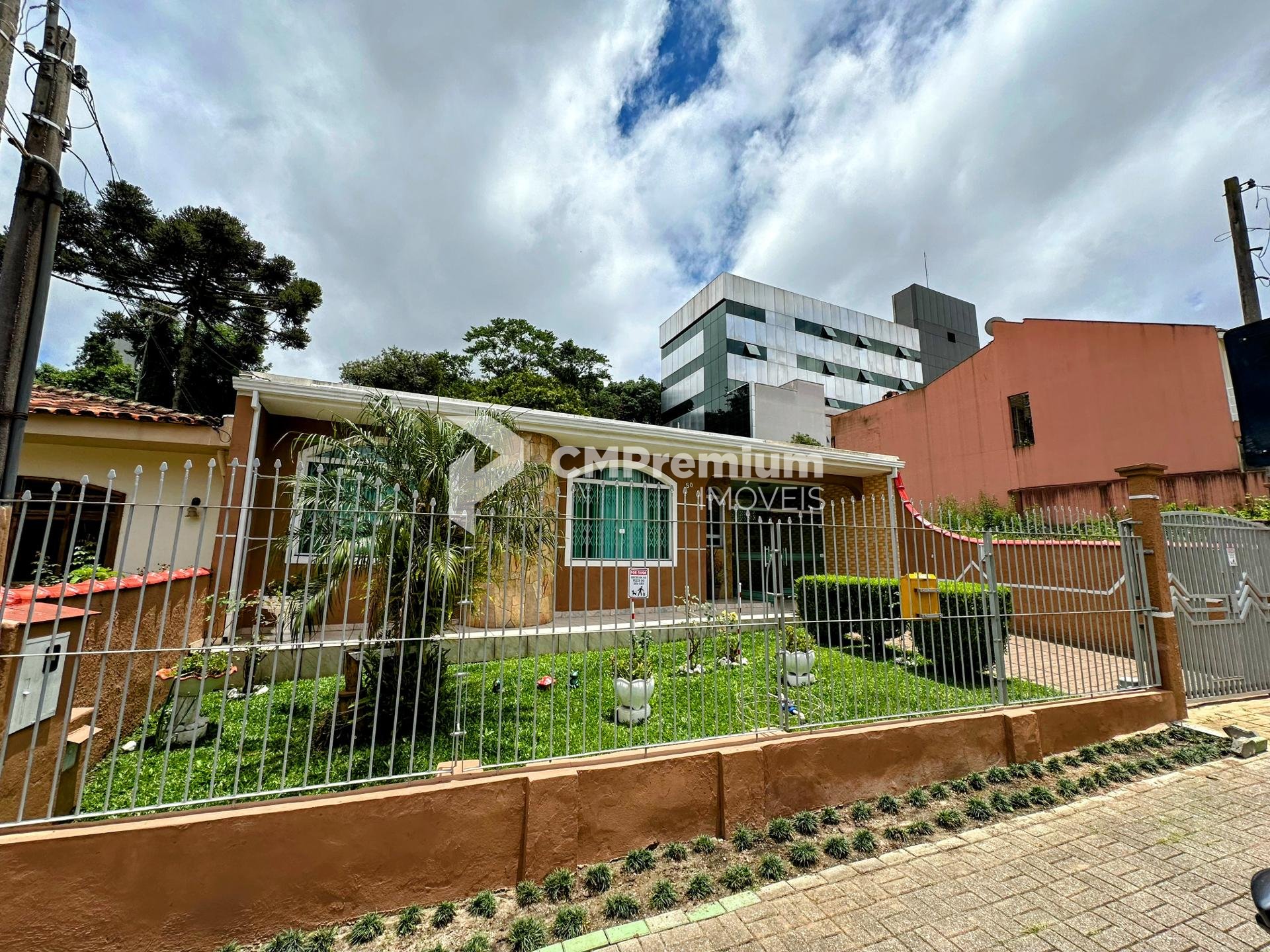 Residência Térrea no Portão a 100 metros da Arthur Bernardes