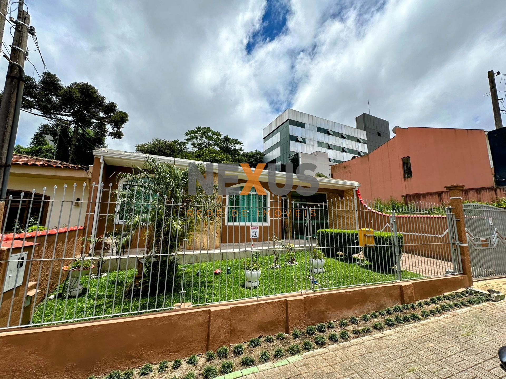 Residência Térrea no Portão a 100 metros da Arthur Bernardes