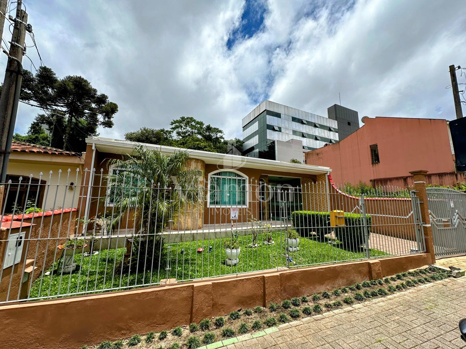 Residência Térrea no Portão a 100 metros da Arthur Bernardes