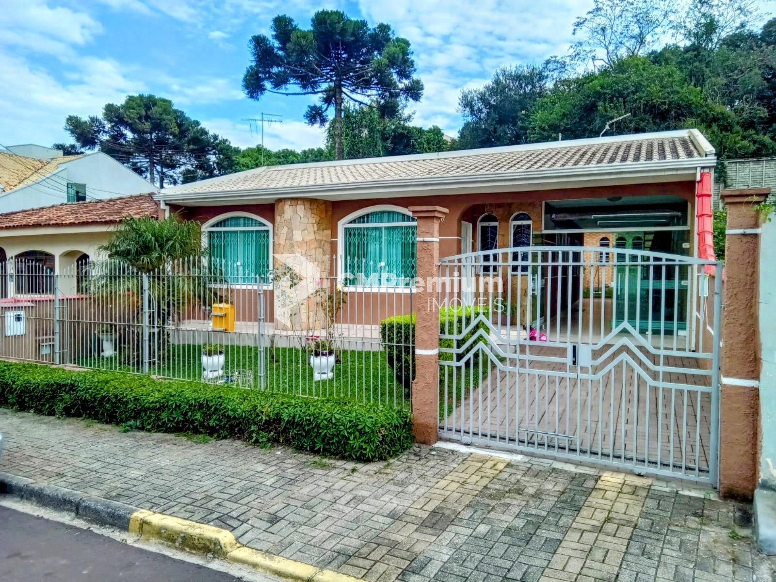 Residência Térrea no Portão a 100 metros da Arthur Bernardes