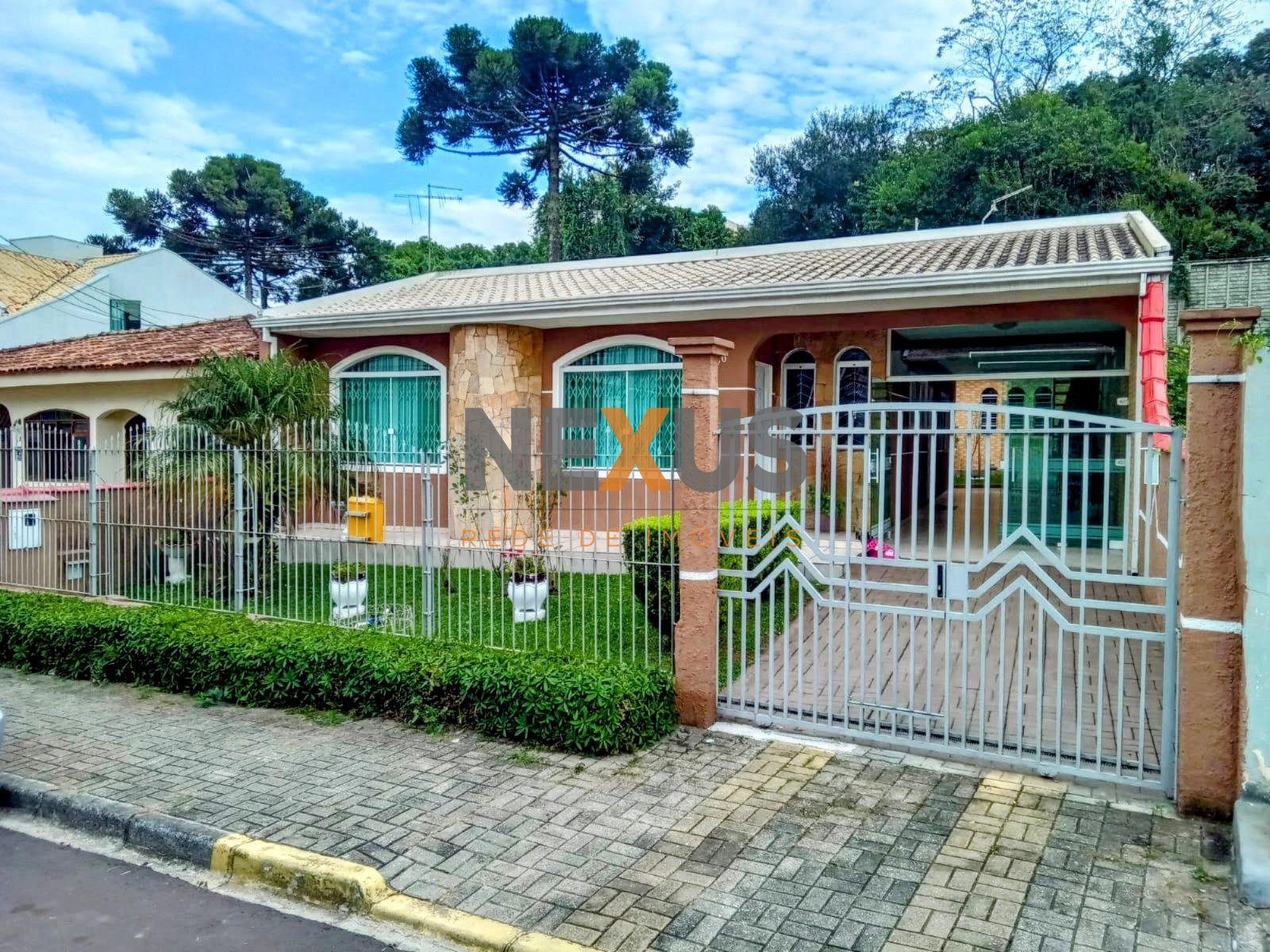 Residência Térrea no Portão a 100 metros da Arthur Bernardes