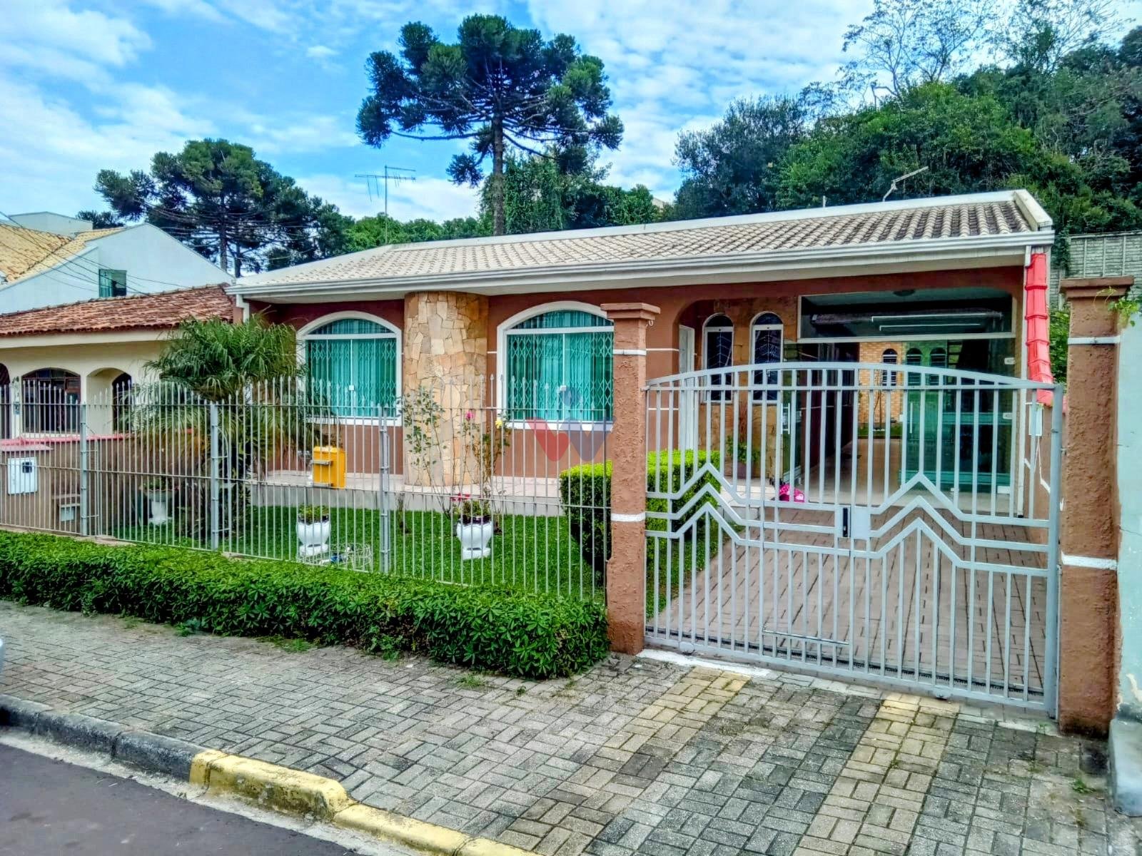 Residência Térrea no Portão a 100 metros da Arthur Bernardes