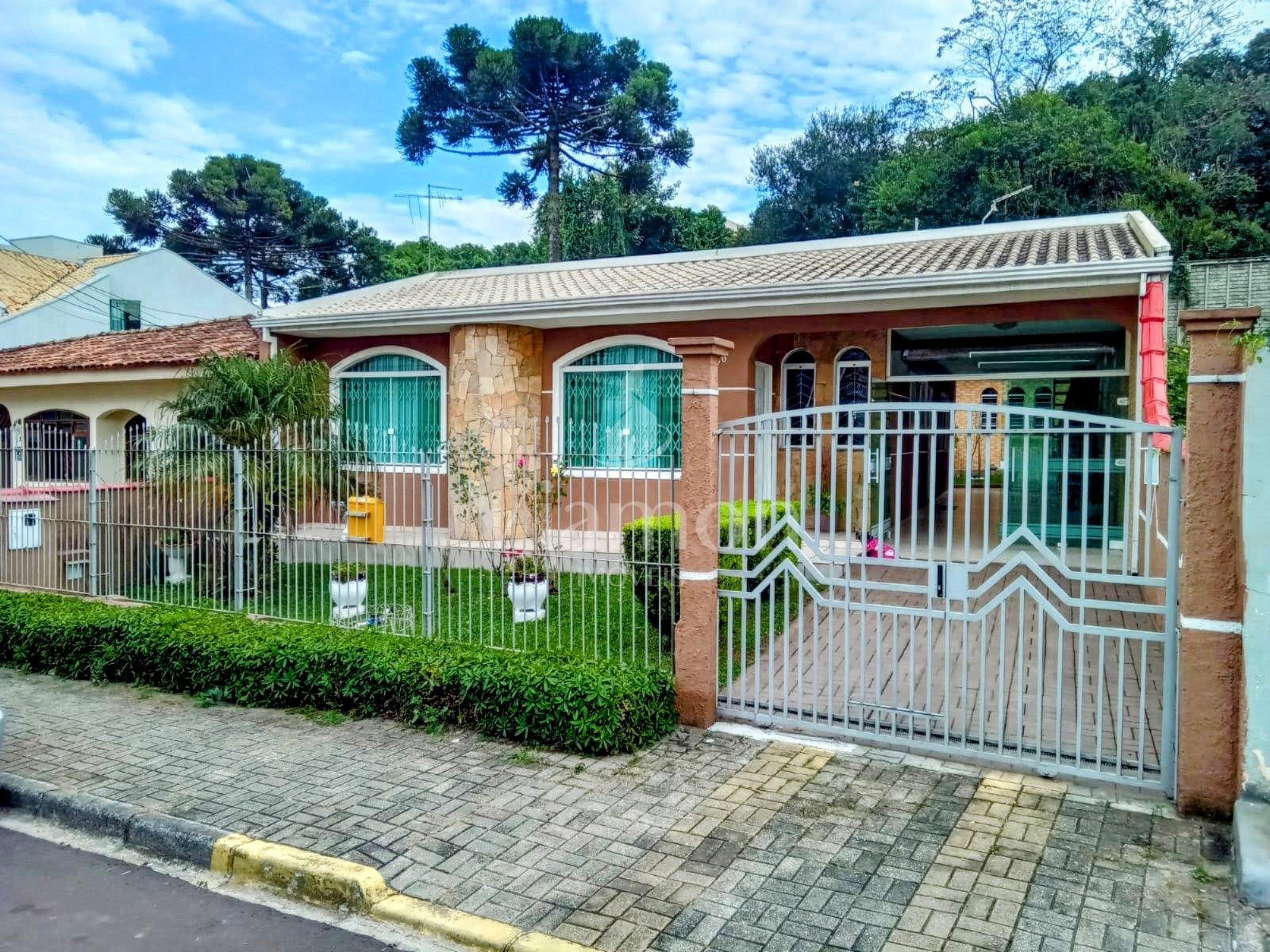 Residência Térrea no Portão a 100 metros da Arthur Bernardes