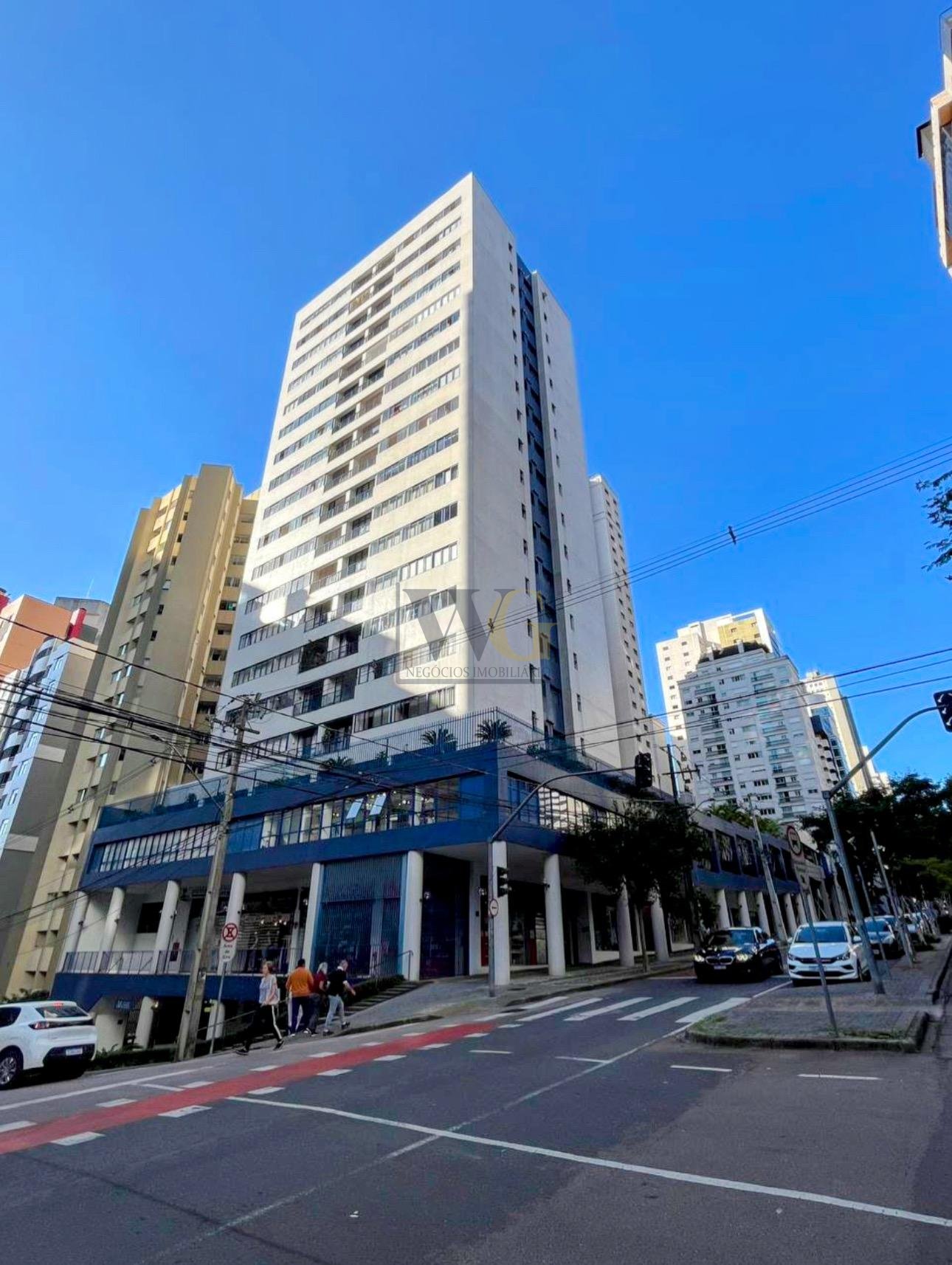 Apartamento 3 quartos com suíte no Bigorrilho em andar alto   