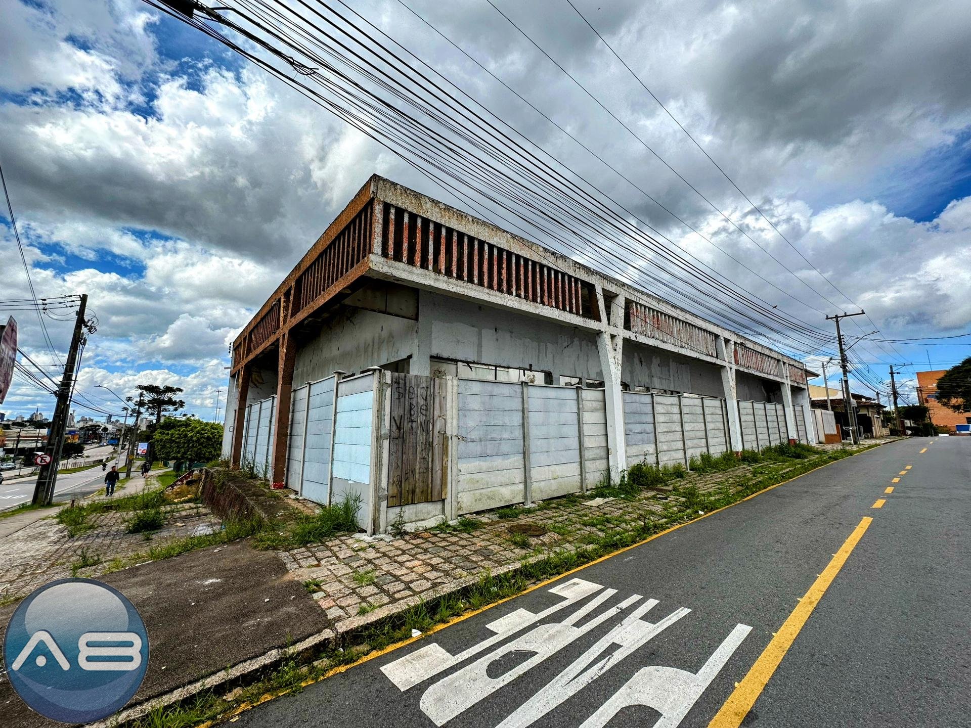 Imóvel Comercial de Esquina ao Lado do Carrefour Parolin