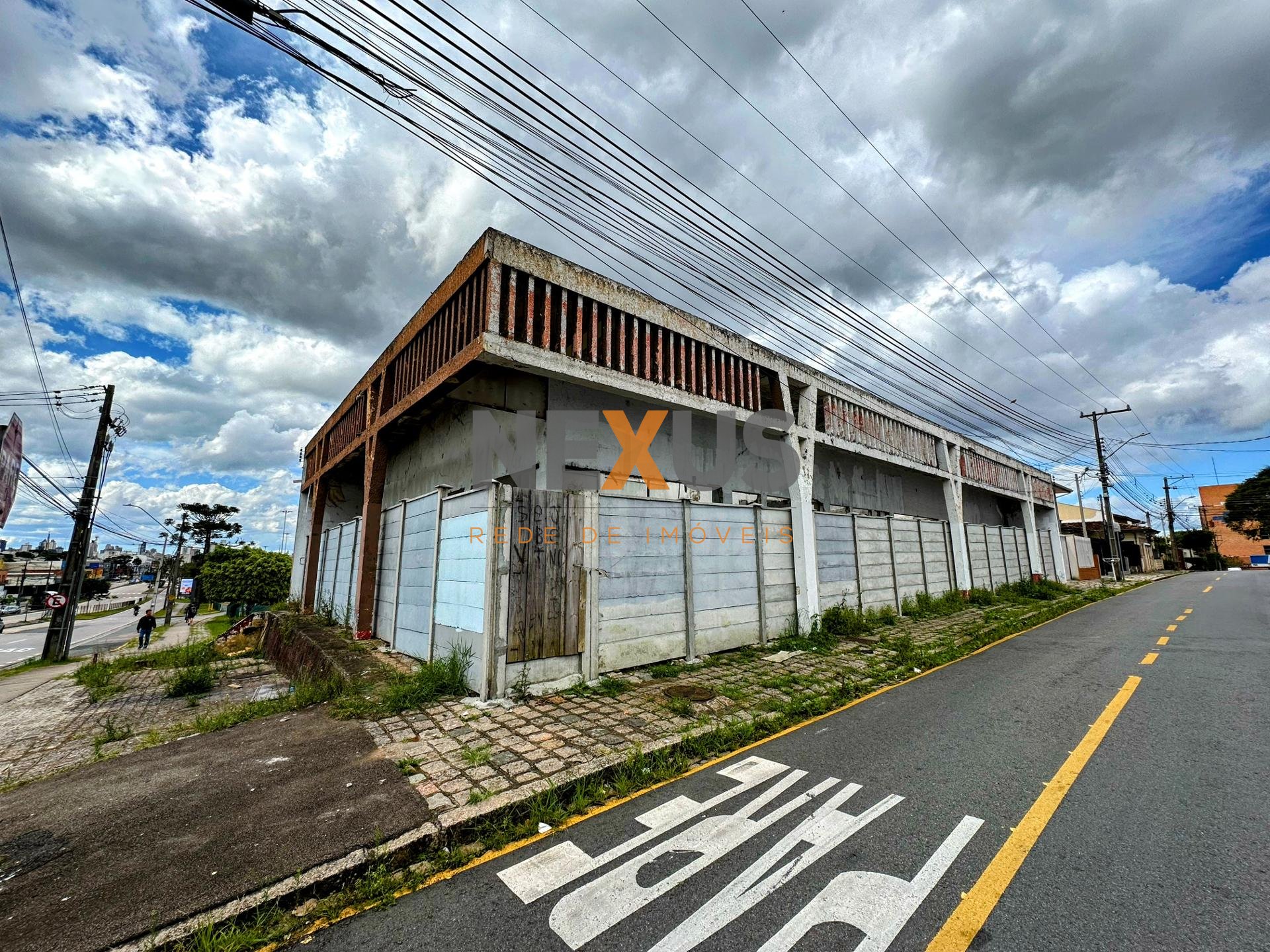 Imóvel Comercial de Esquina ao Lado do Carrefour Parolin