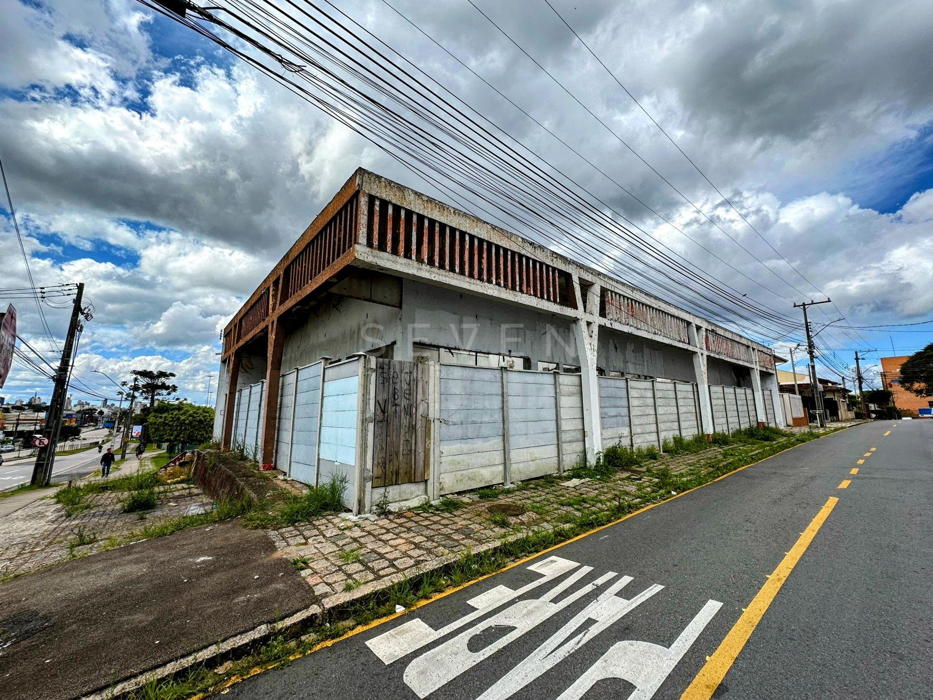 Imóvel Comercial de Esquina ao Lado do Carrefour Parolin