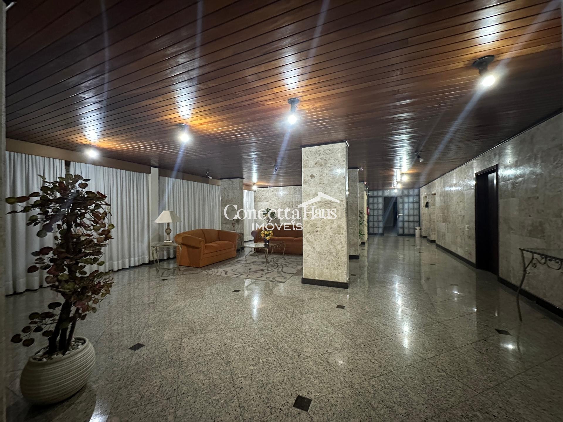 Amplo Apartamento com 125,96 m  privativos no Bigorrilho   