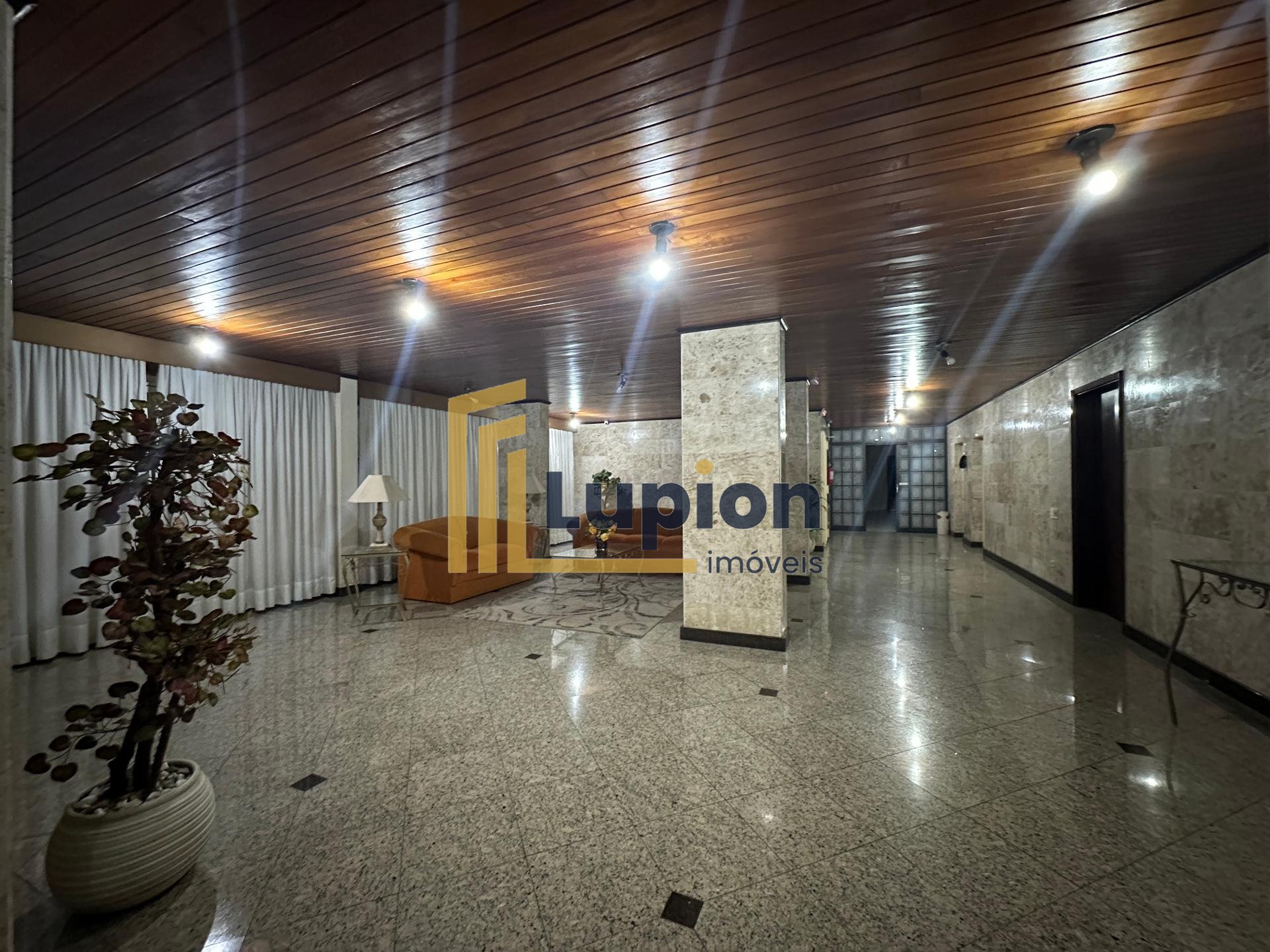 Amplo Apartamento com 125,96 m  privativos no Bigorrilho   