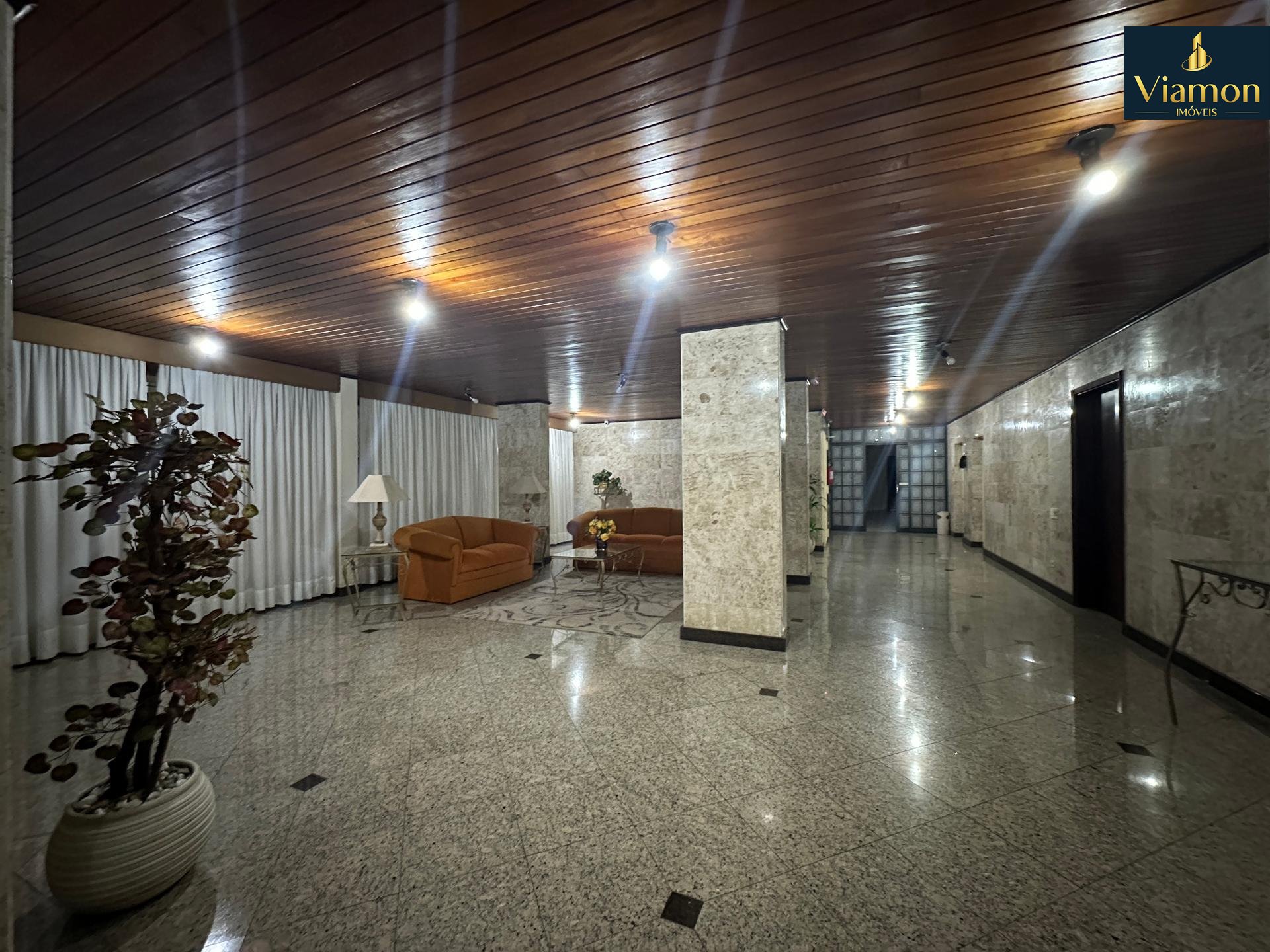 Amplo Apartamento com 125,96 m  privativos no Bigorrilho   