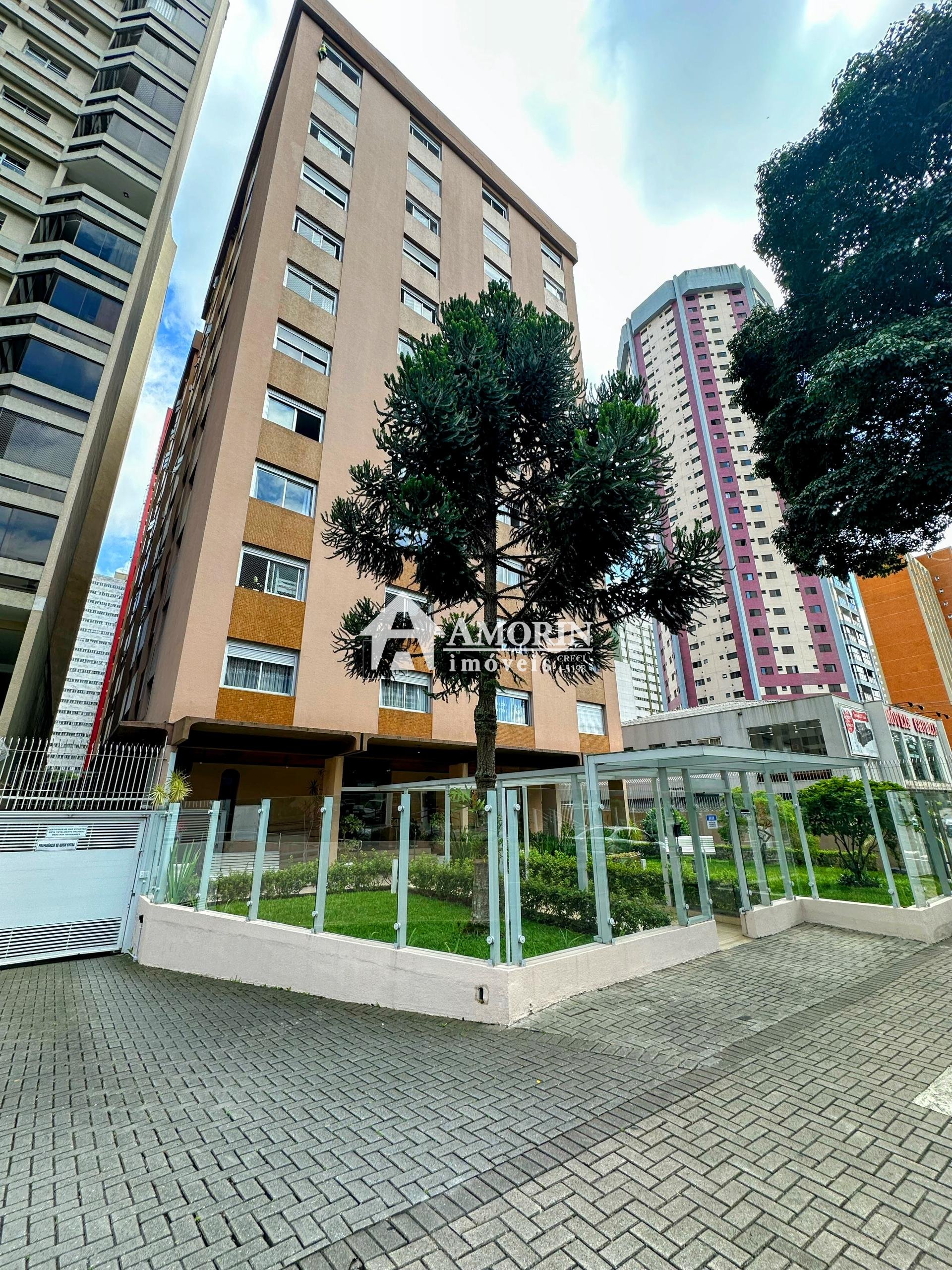Amplo Apartamento com 125,96 m  privativos no Bigorrilho   
