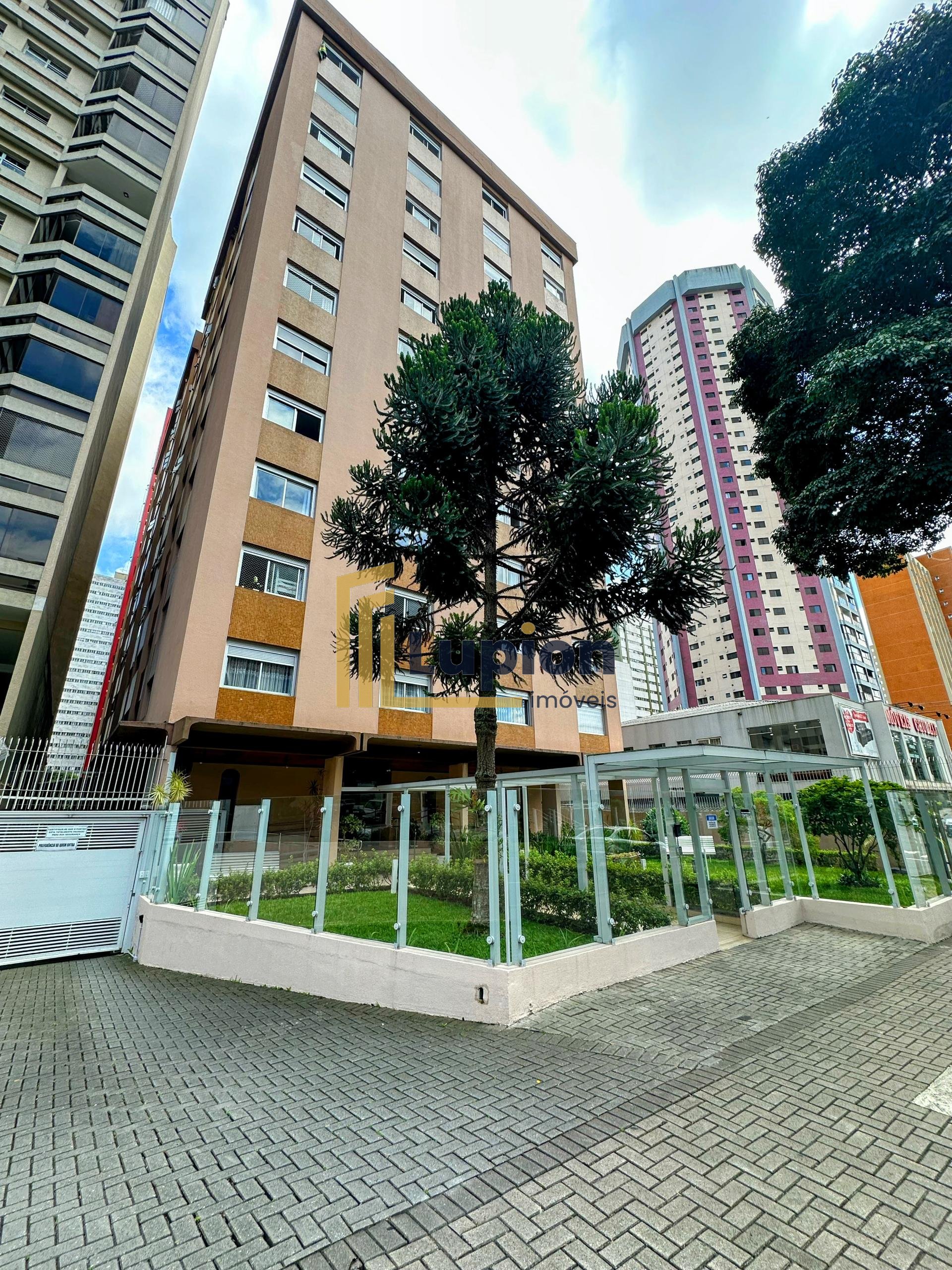 Amplo Apartamento com 125,96 m  privativos no Bigorrilho   