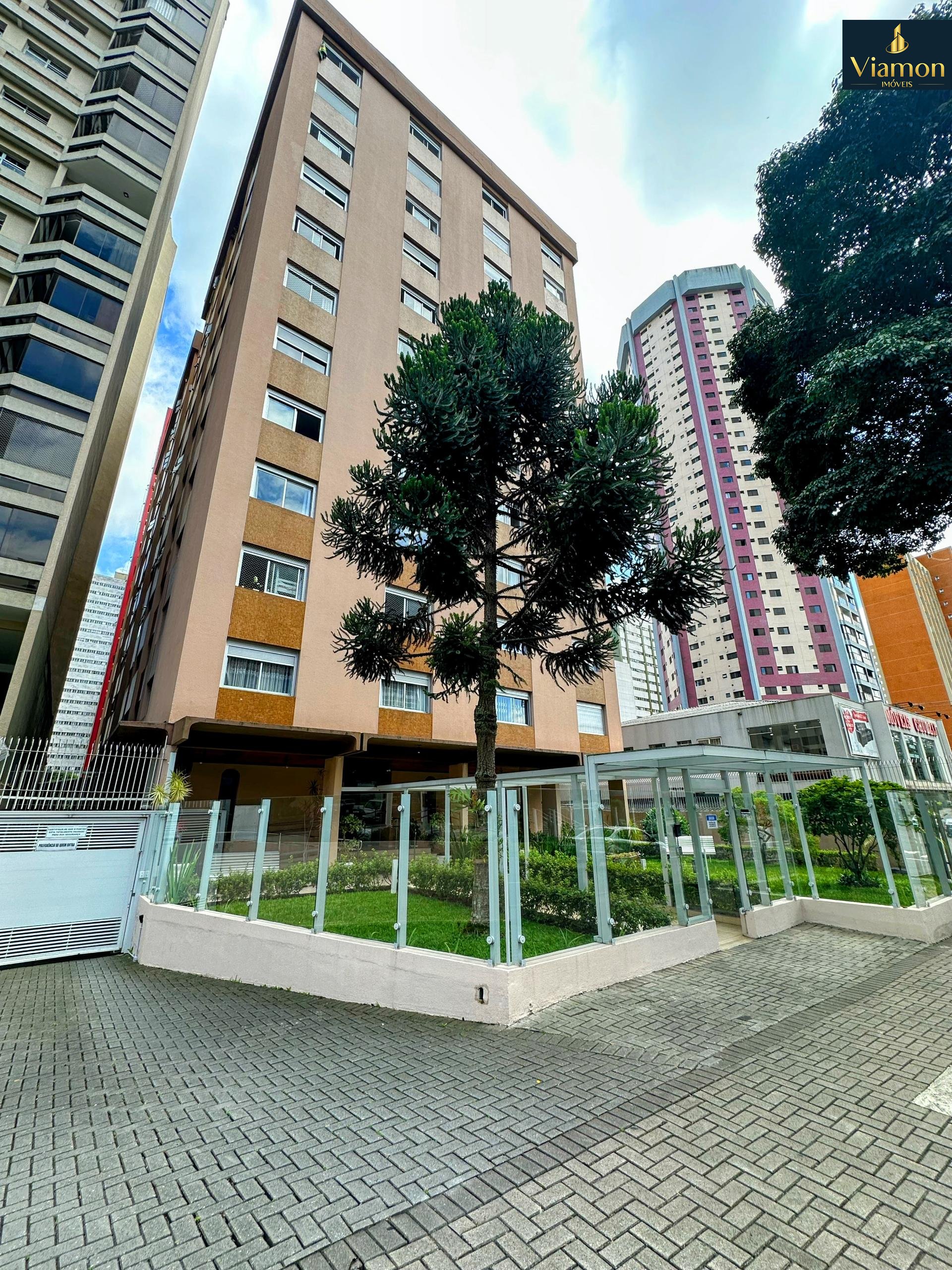 Amplo Apartamento com 125,96 m  privativos no Bigorrilho   
