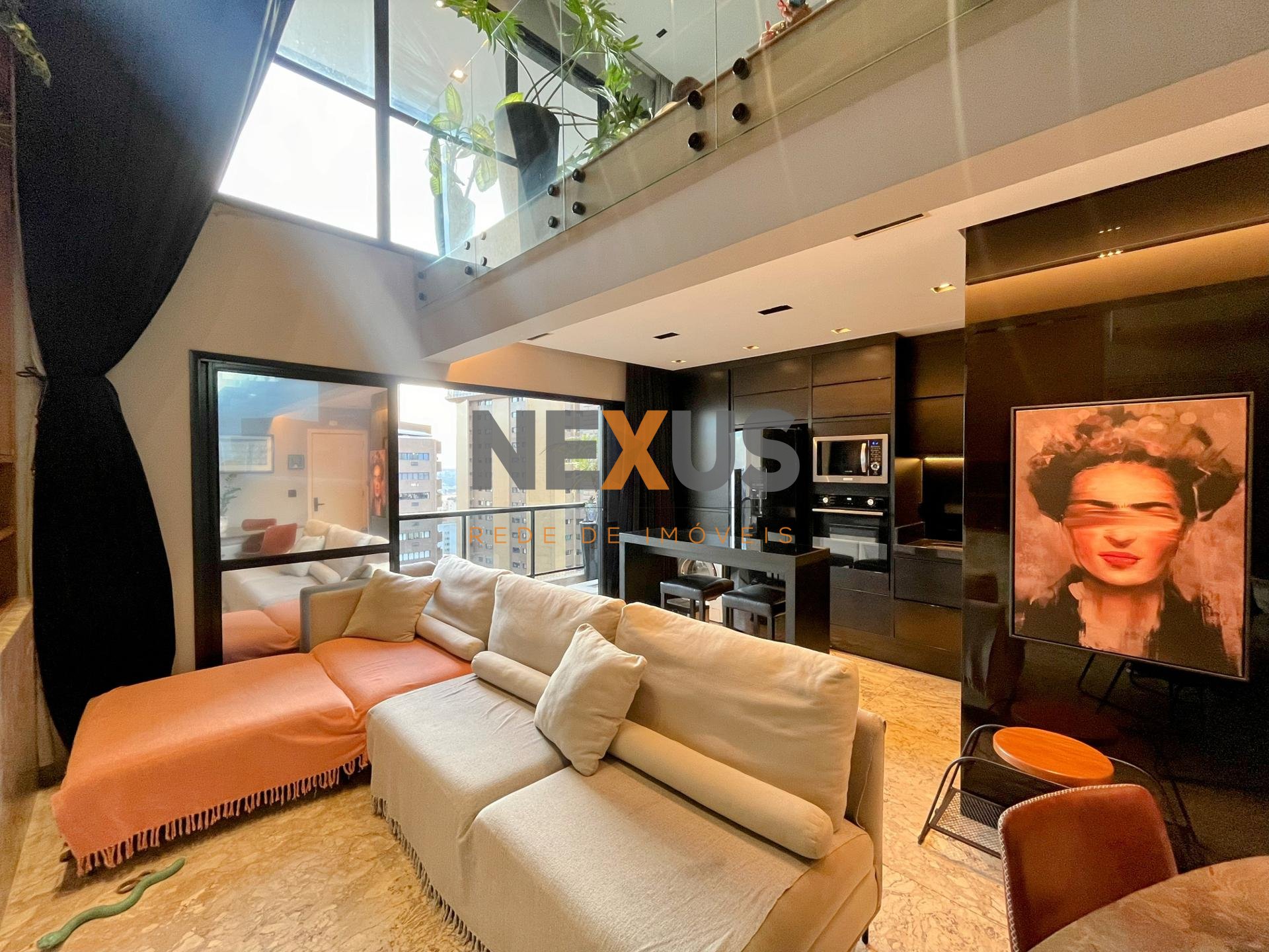  Loft de Luxo no Bigorrilho  Elegância e Conforto, com 74m  de...