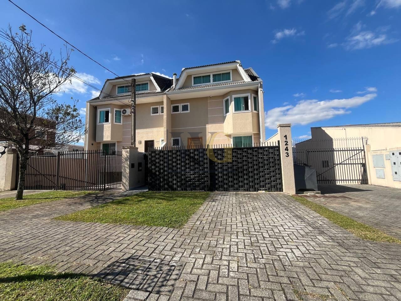 Sobrado triplex no Bairro Alto com garden, espaço gourmet e sa...