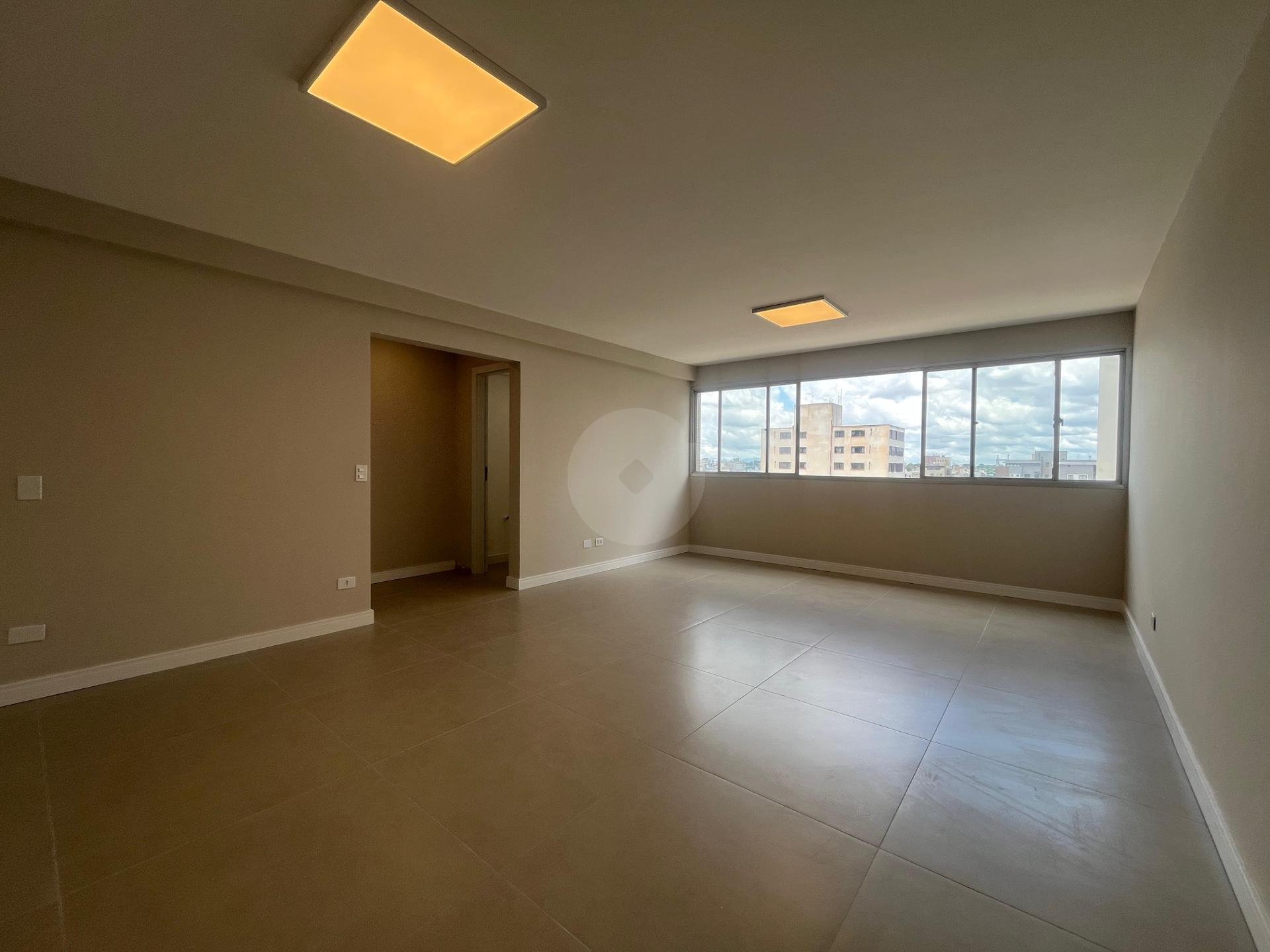 Apartamento 3 quartos com suíte  andar alto, ensolarado e totalmente reformado