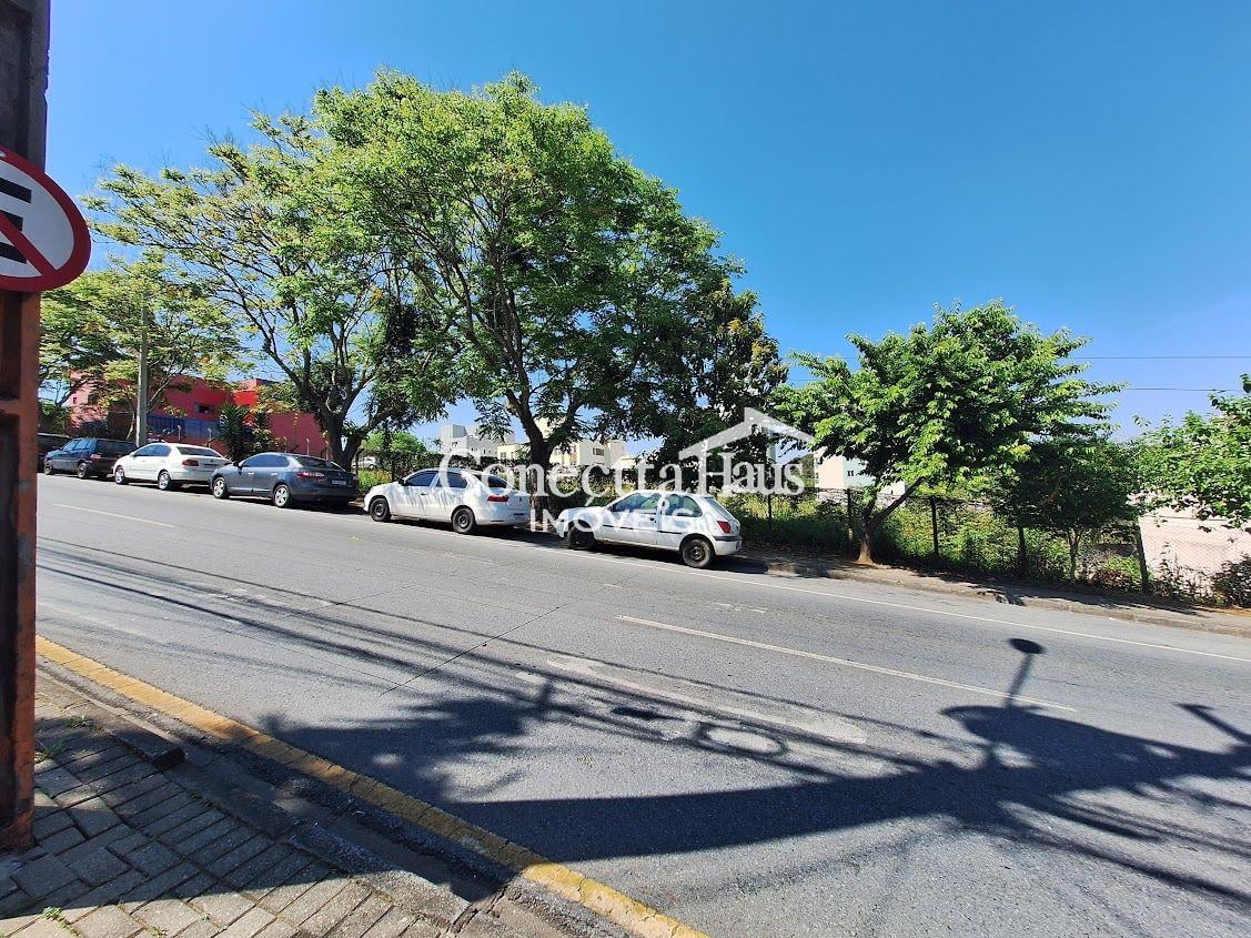 Sobrado Duplex no Bairro Uberaba, com ótima localização   CURI...