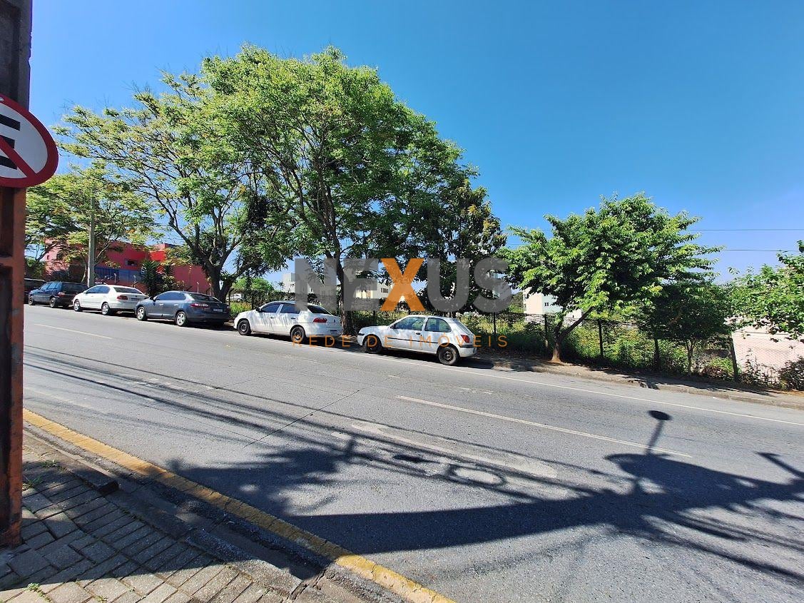 Sobrado Duplex no Bairro Uberaba, com ótima localização   CURI...