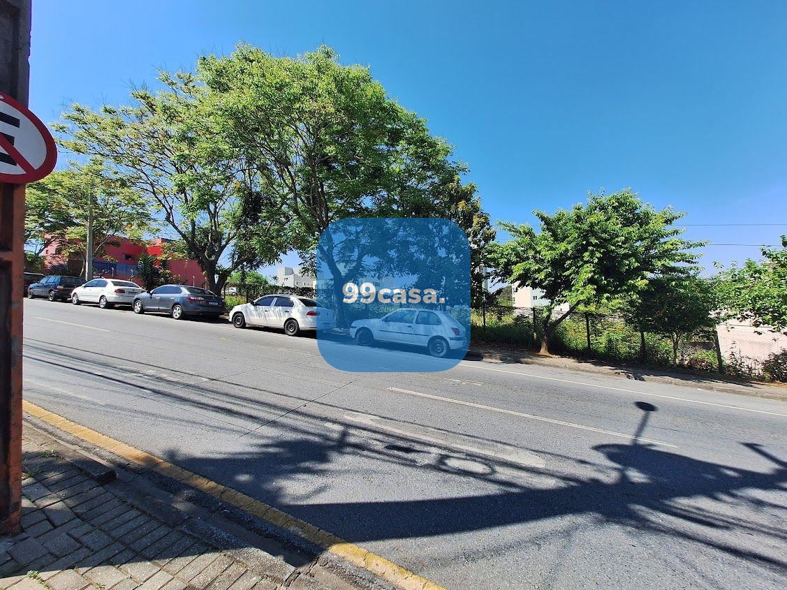Sobrado Duplex no Bairro Uberaba, com ótima localização   CURI...
