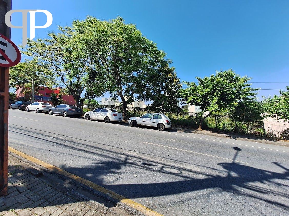 Sobrado Duplex no Bairro Uberaba, com ótima localização   CURI...