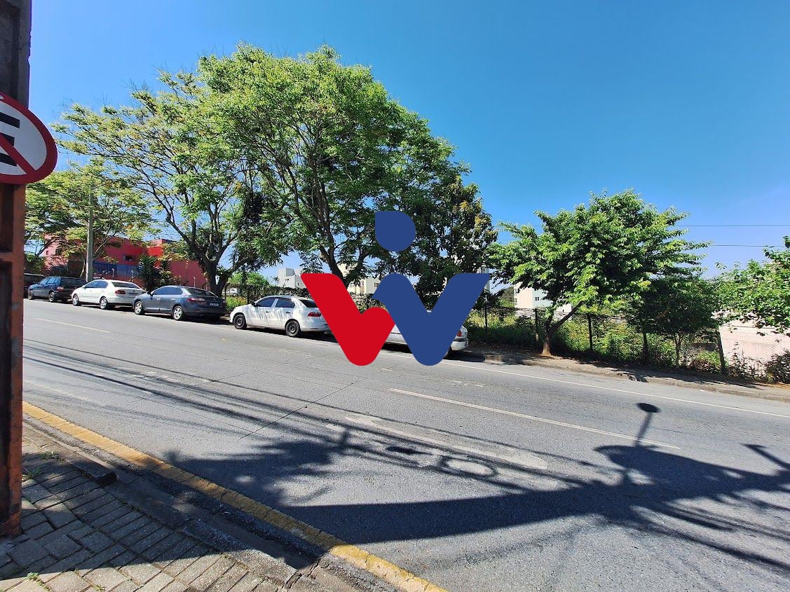 Sobrado Duplex no Bairro Uberaba, com ótima localização   CURI...