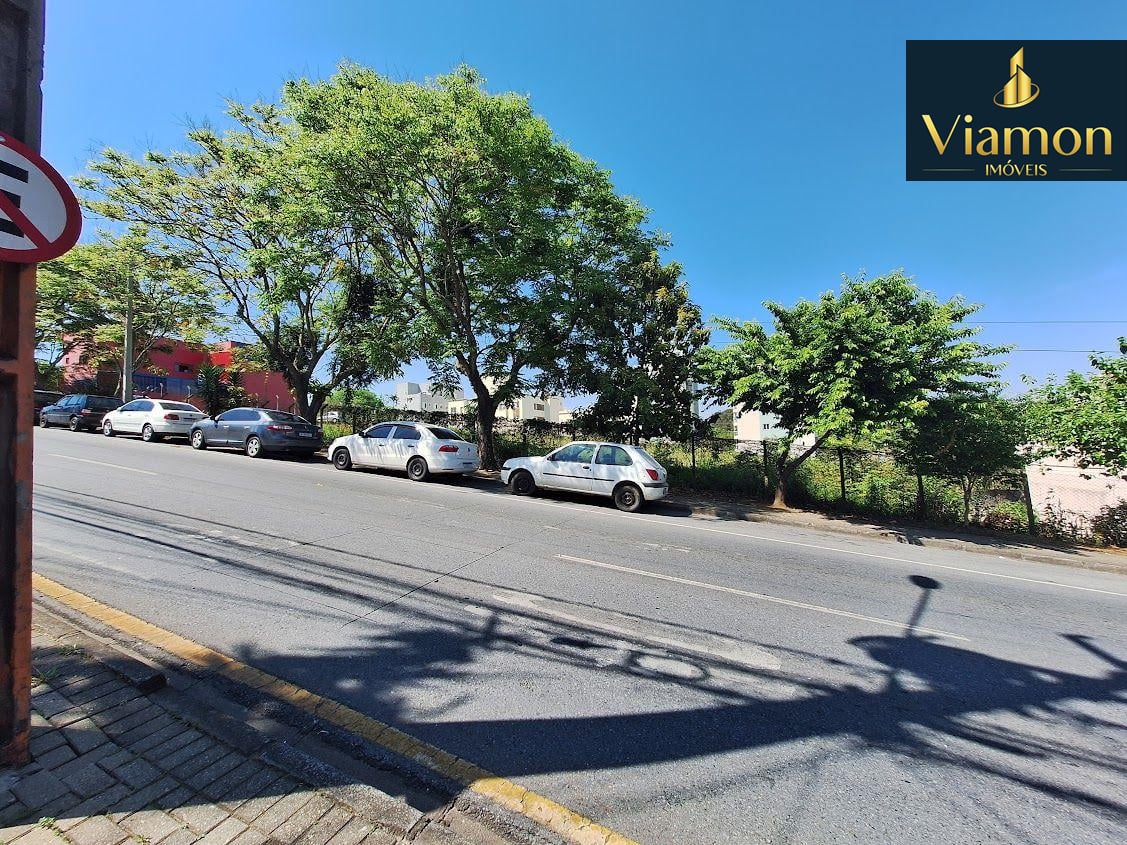 Sobrado Duplex no Bairro Uberaba, com ótima localização   CURI...