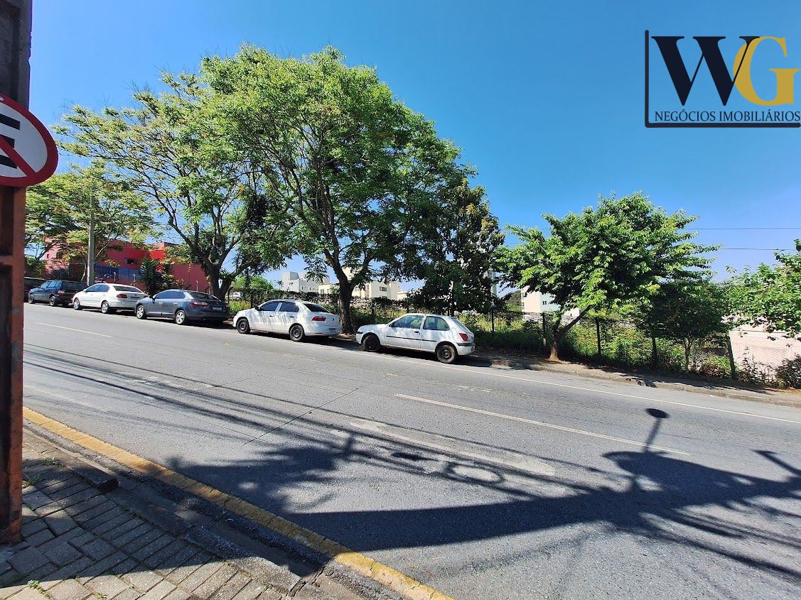 Sobrado Duplex no Bairro Uberaba, com ótima localização   CURI...
