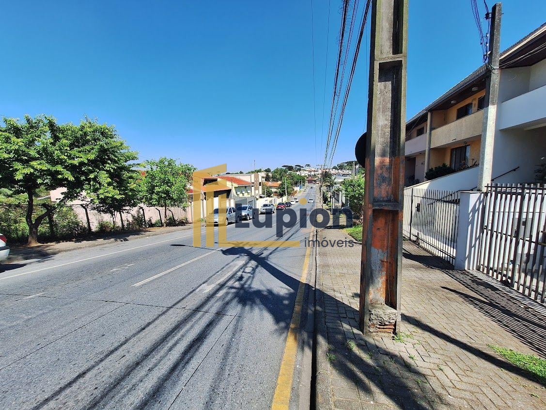 Sobrado Duplex no Bairro Uberaba, com ótima localização   CURI...