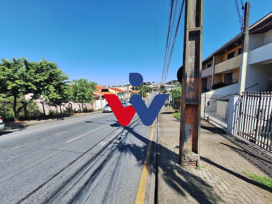 Sobrado Duplex no Bairro Uberaba, com ótima localização   CURI...