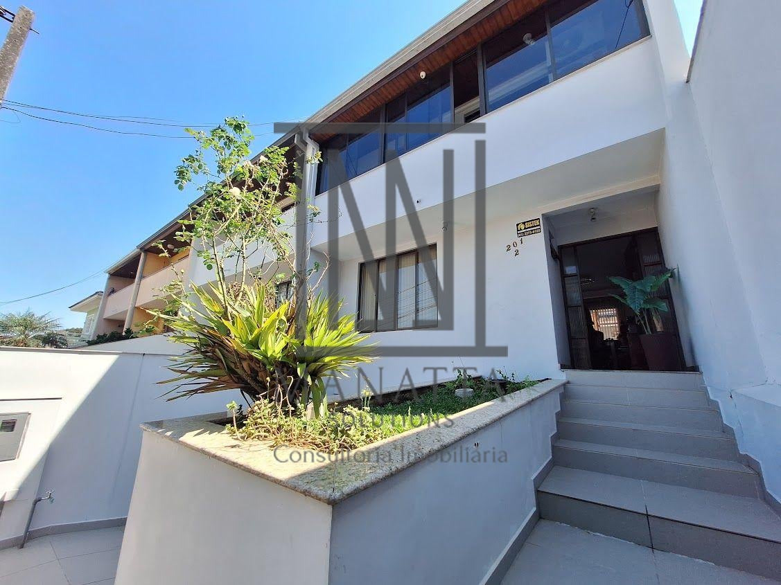 Sobrado Duplex no Bairro Uberaba, com ótima localização   CURI...