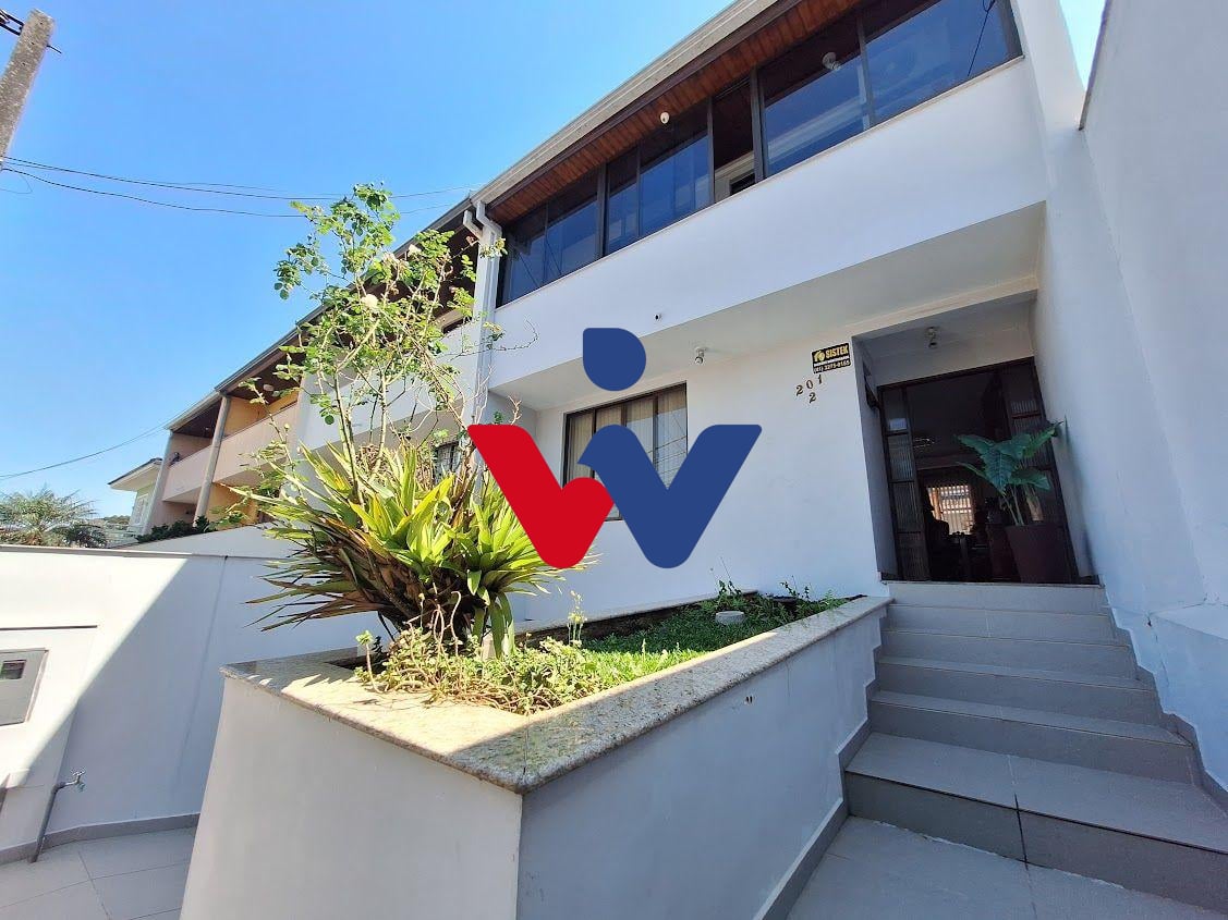 Sobrado Duplex no Bairro Uberaba, com ótima localização   CURI...