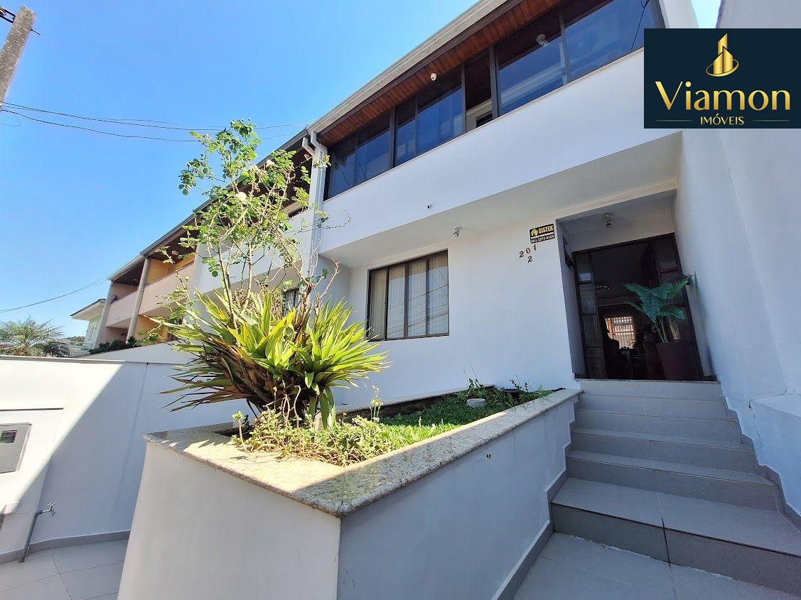 Sobrado Duplex no Bairro Uberaba, com ótima localização   CURI...