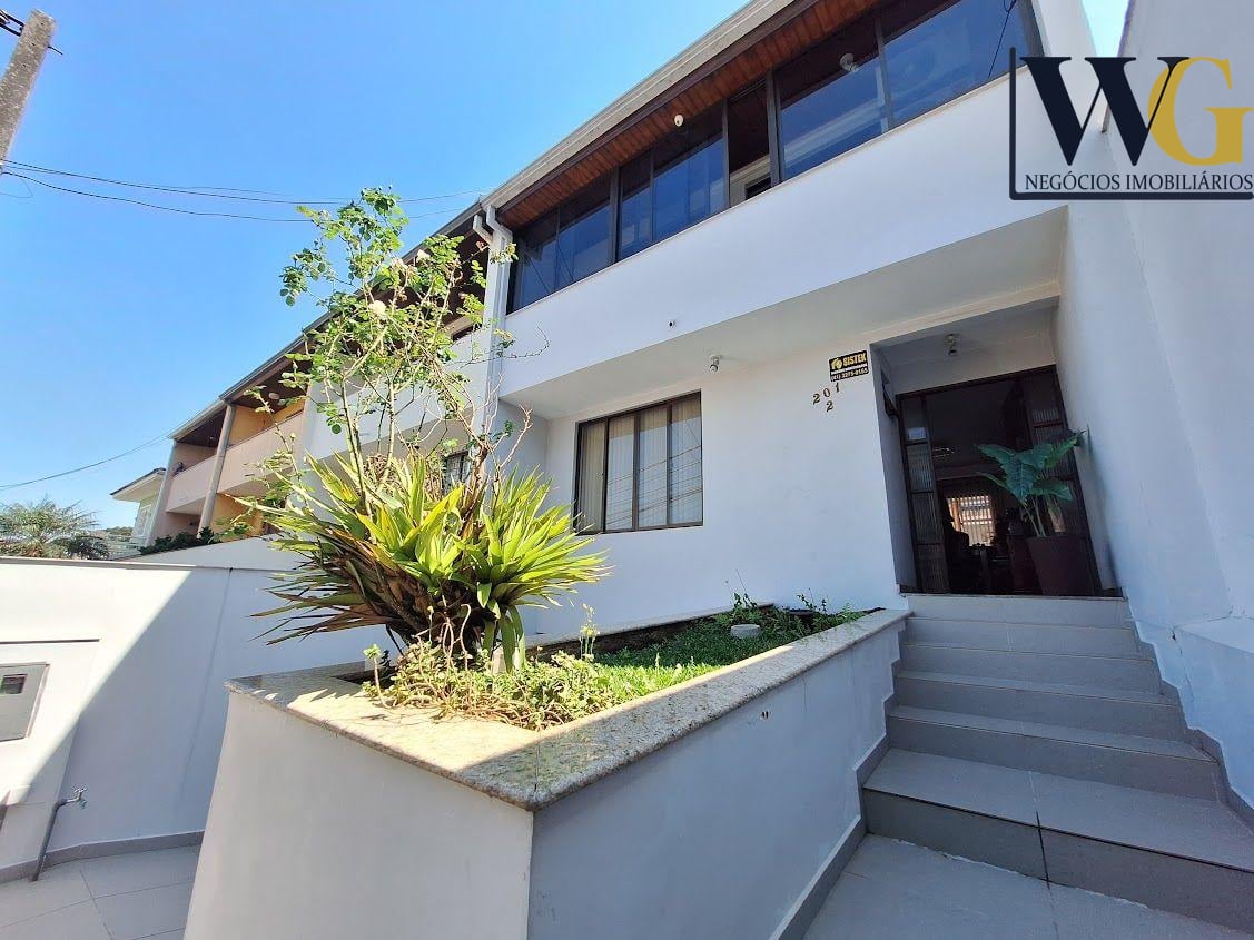Sobrado Duplex no Bairro Uberaba, com ótima localização   CURI...