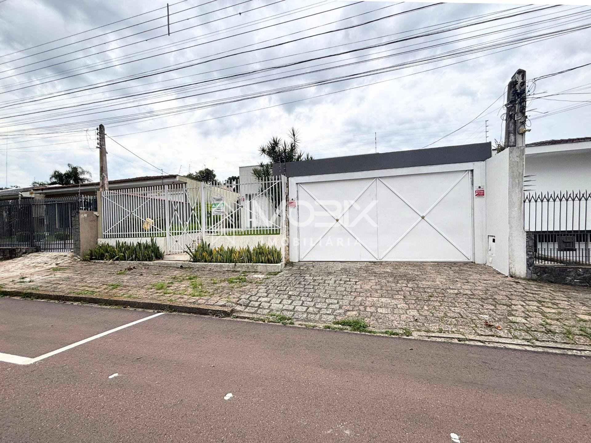 Casa à venda ou para locação de Alto Padrão, Bairro Ahú, CURIT...