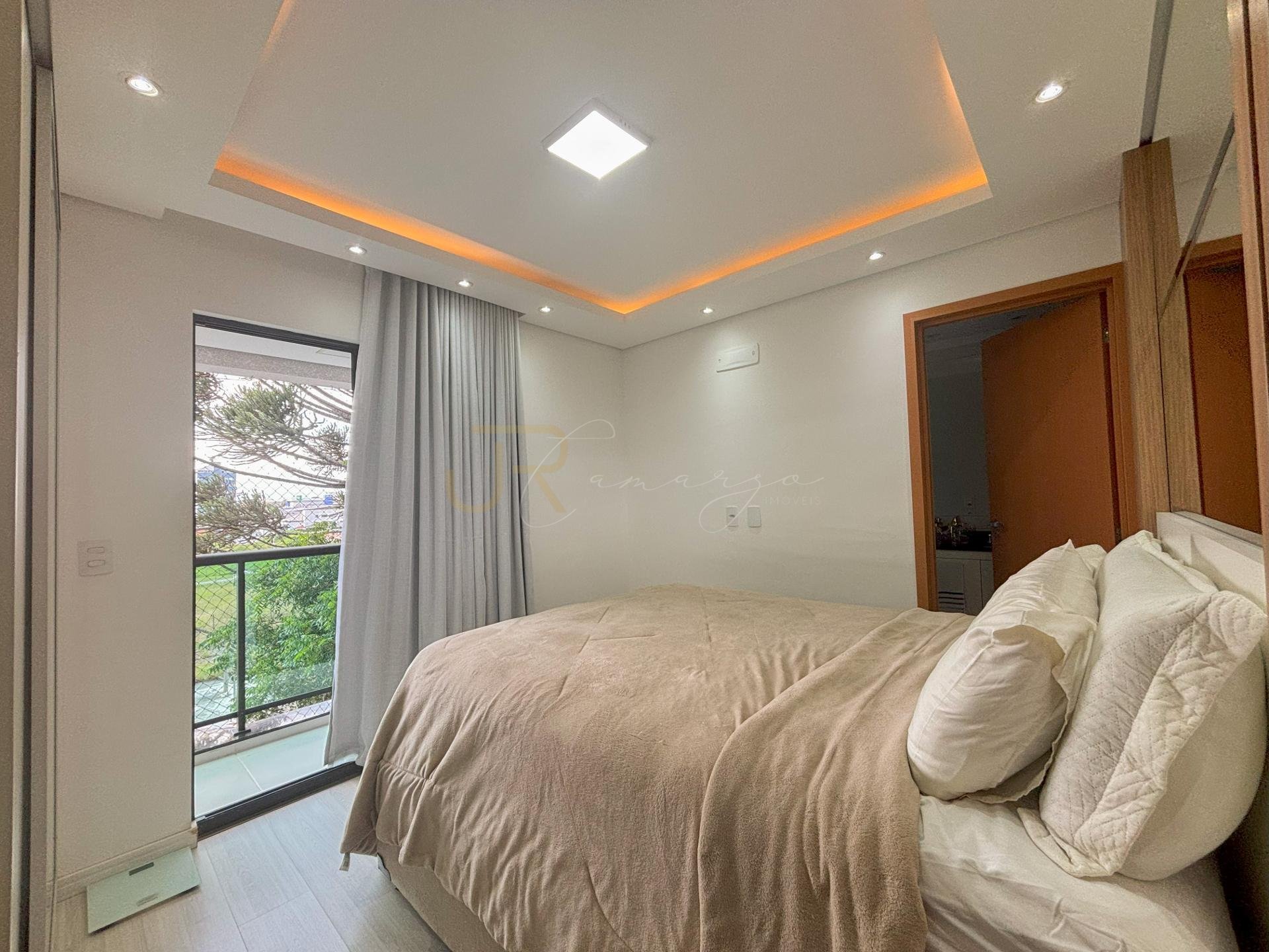 Apartamento de Alto Padrão à Venda em Pinhais | 82 m , Mobilia...