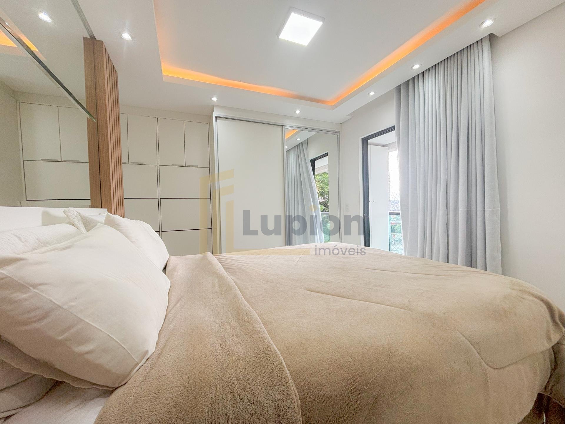 Apartamento de Alto Padrão à Venda em Pinhais | 82 m , Mobilia...