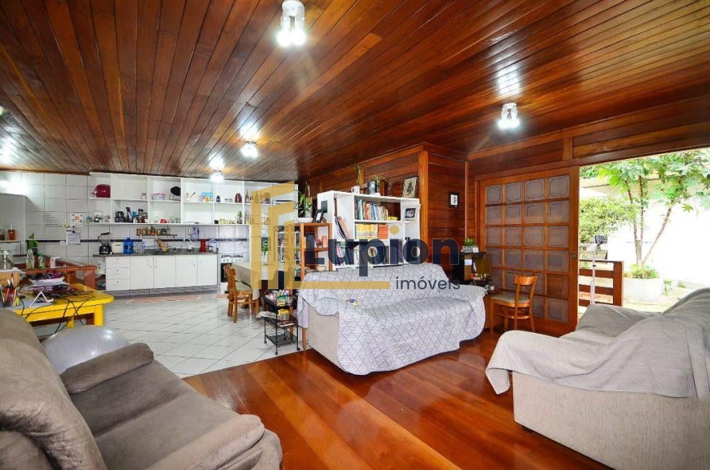 Casa com Galpão em Terreno ZR-2 à Venda | Barreirinha