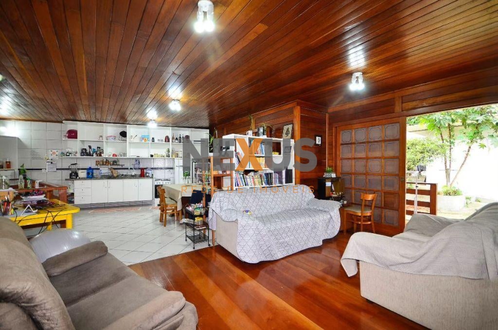 Casa com Galpão em Terreno ZR-2 à Venda | Barreirinha