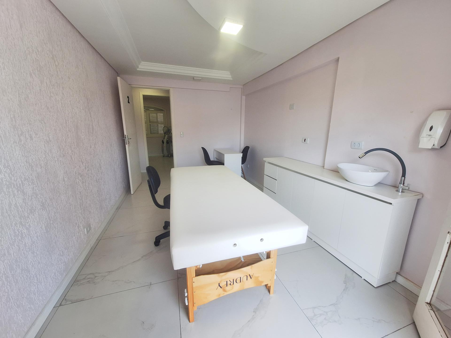 Sala Equipada com Maca e Cadeiras para Locação no Centro Clíni...