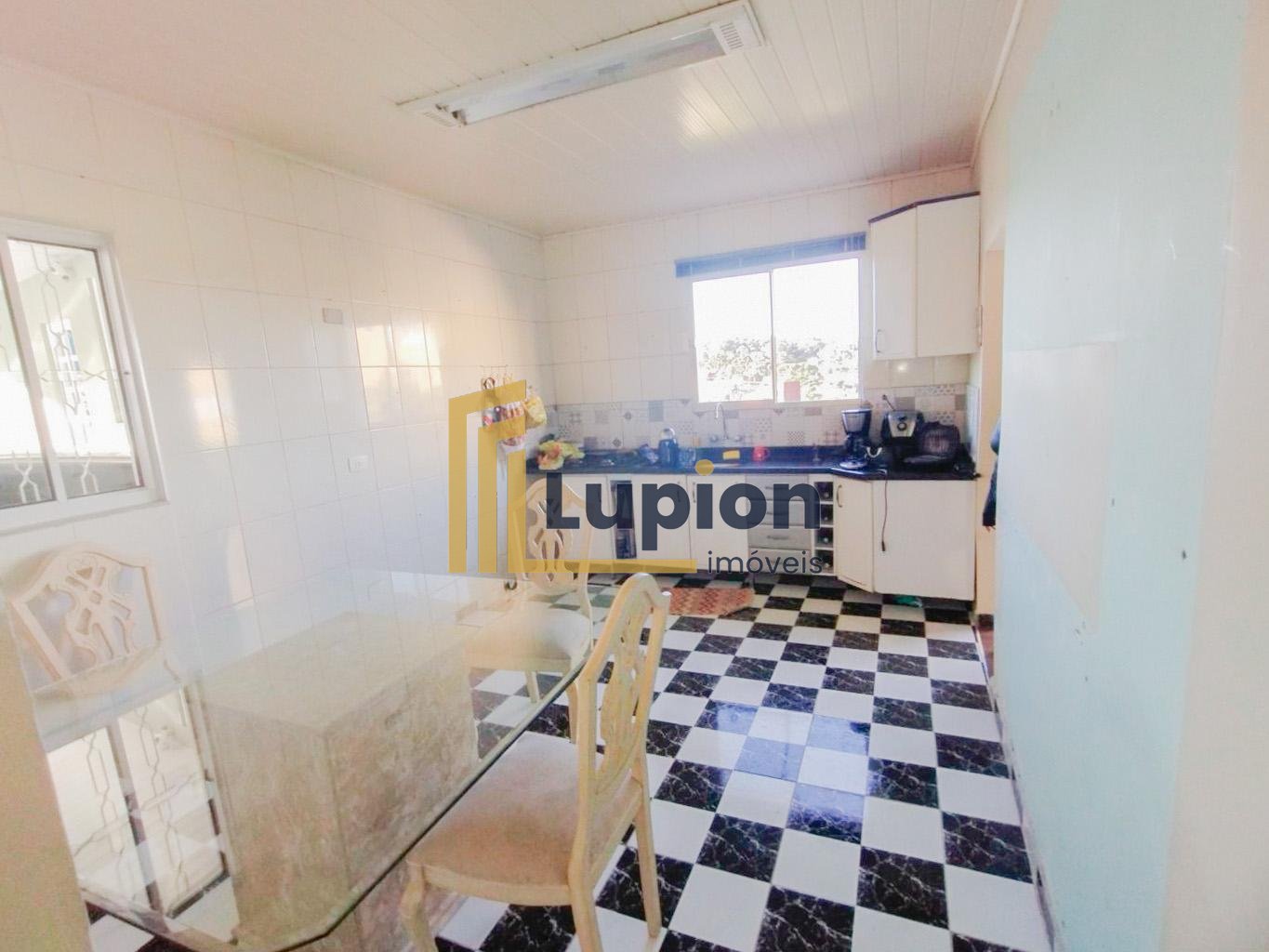 Residência Ampla com Piscina e Vista para a Natureza  Vila Gi...