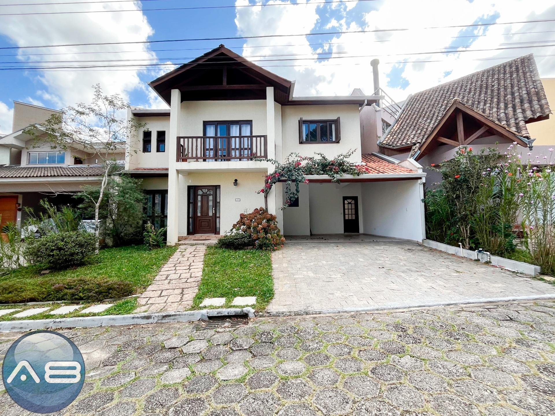 Casa em Condom?nio ? Venda no Abranches | Curitiba | Su?te Mas...